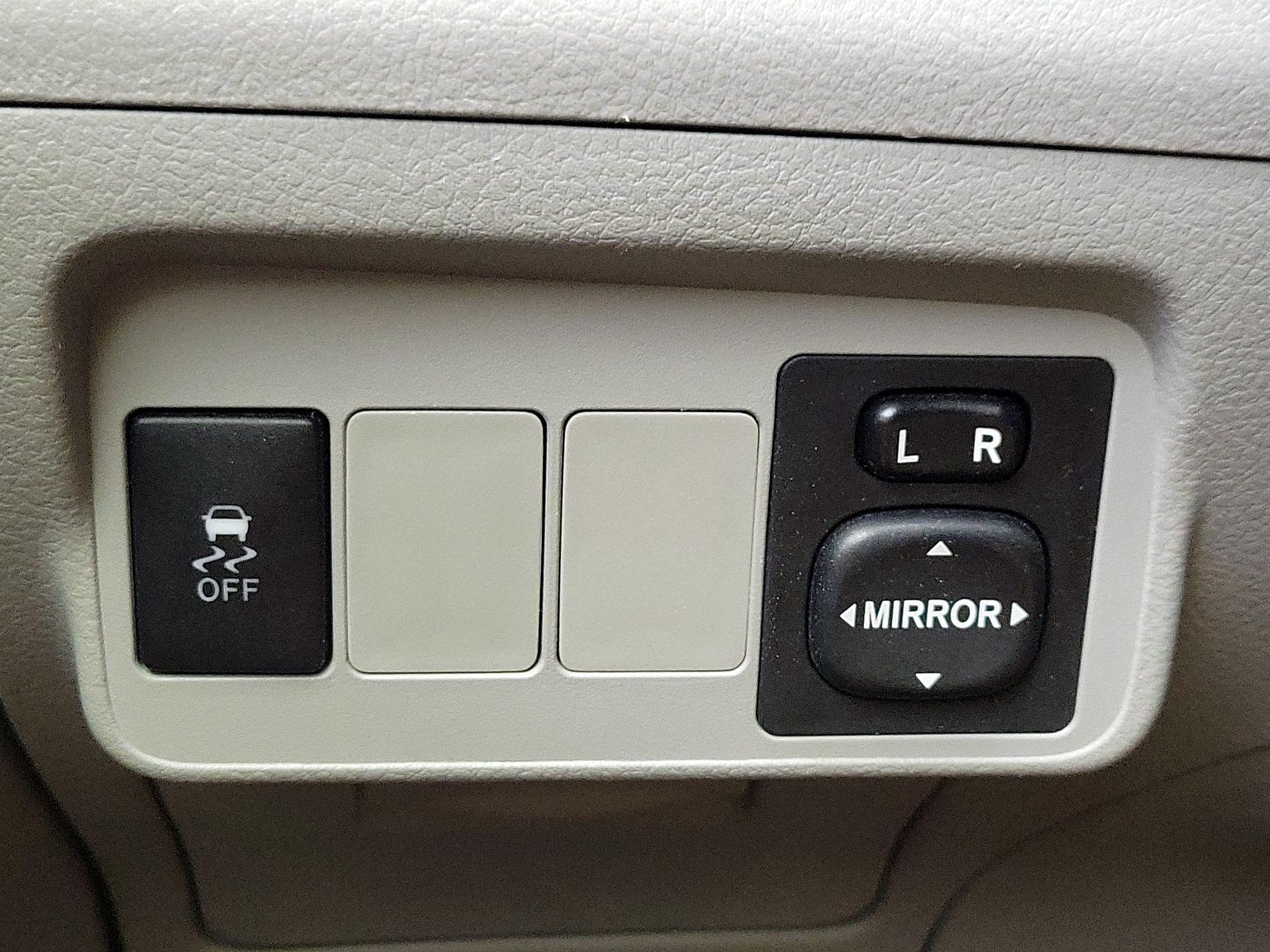 Thumbnail: 2013 Toyota Corolla - 13