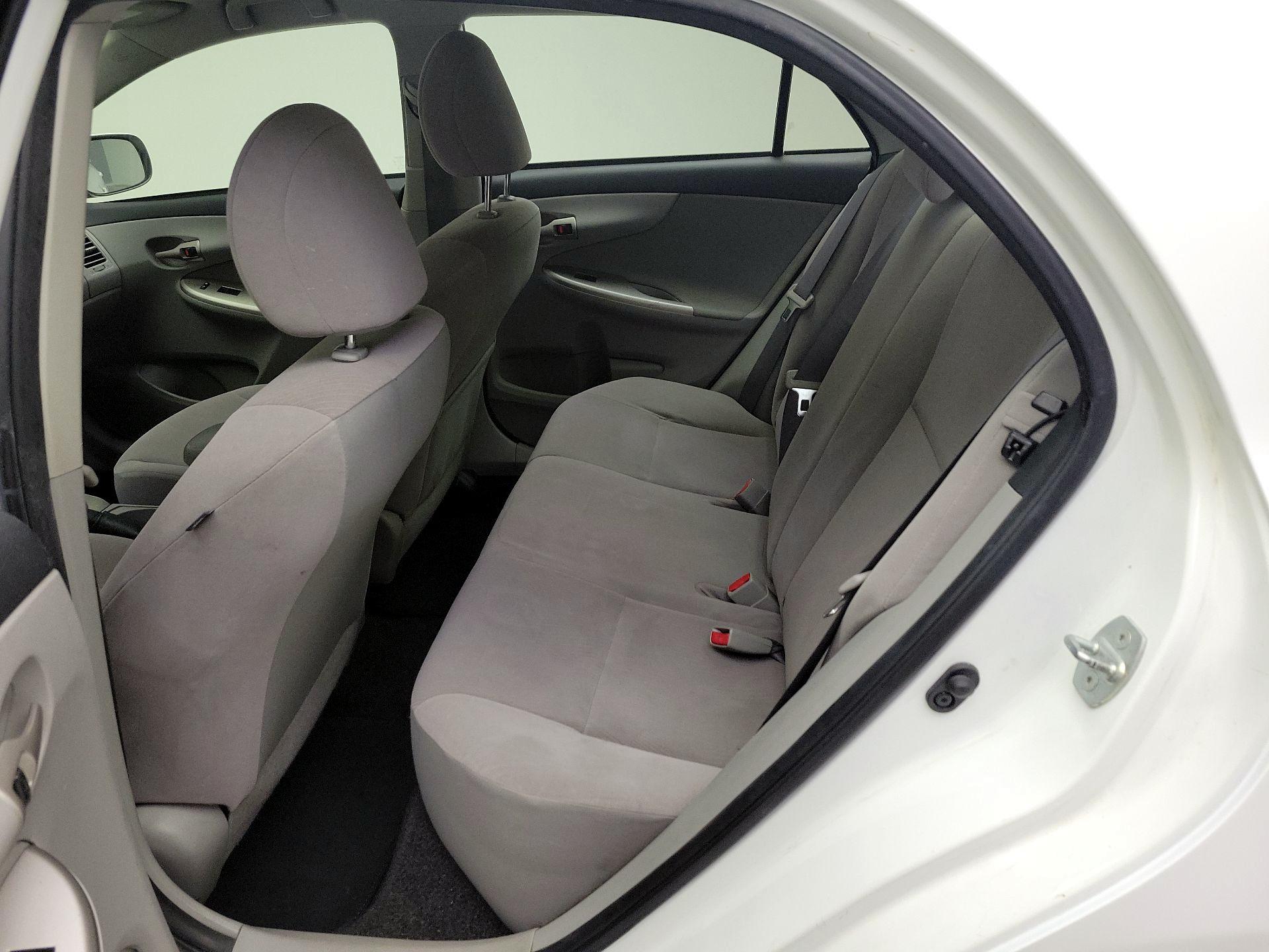 Thumbnail: 2013 Toyota Corolla - 18