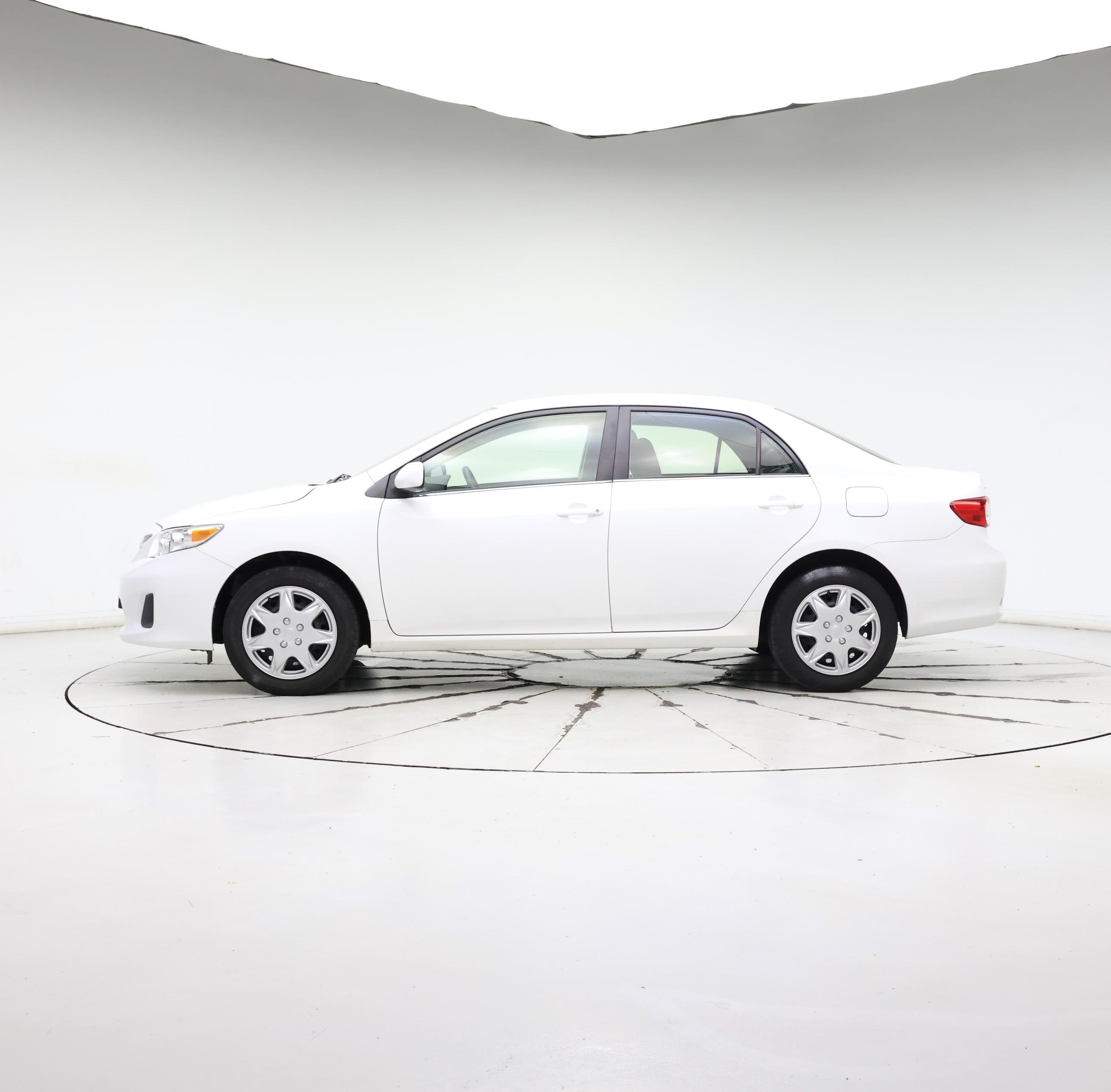 Thumbnail: 2013 Toyota Corolla - 3