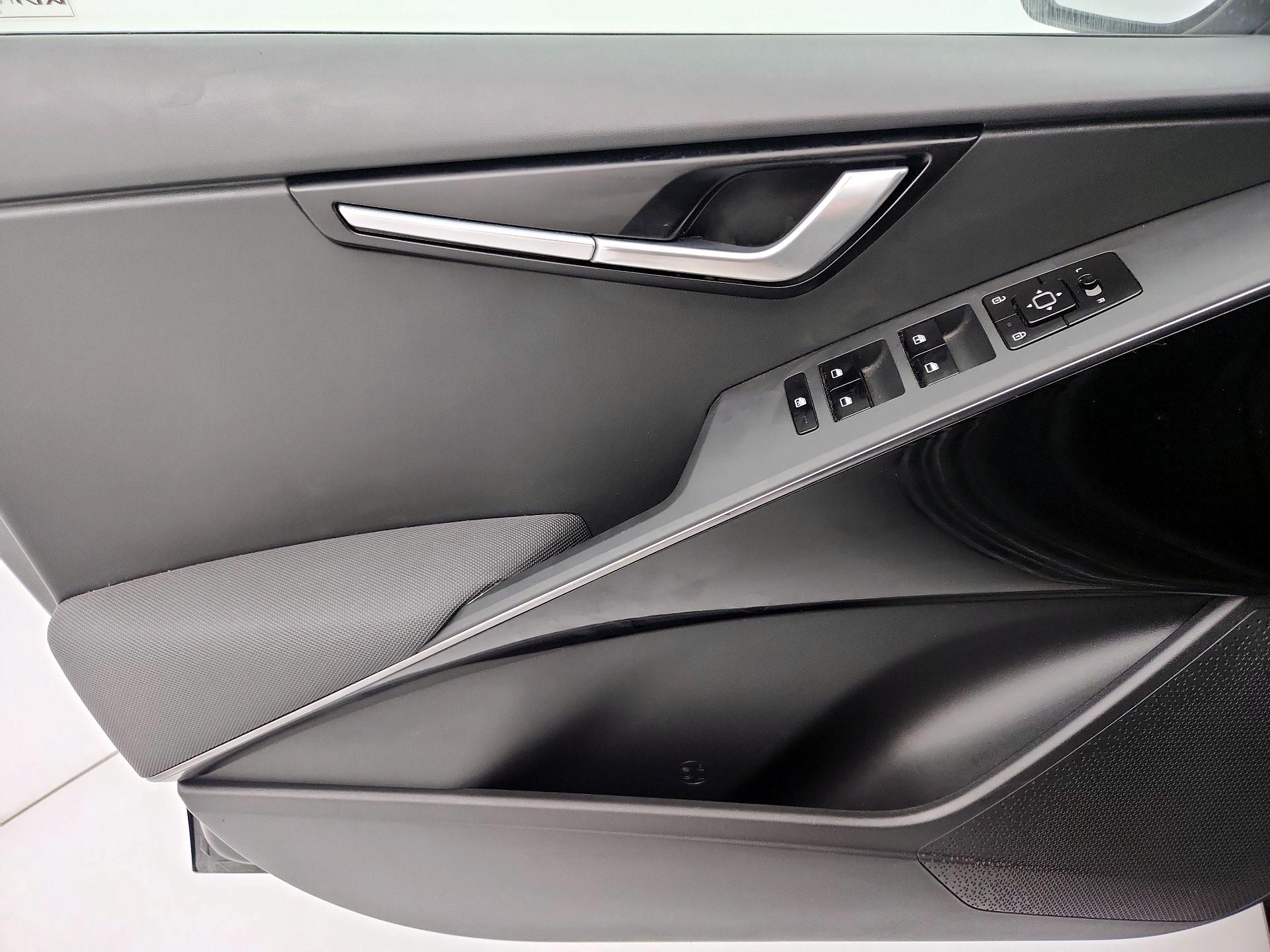 Thumbnail: 2023 Kia Niro - 12
