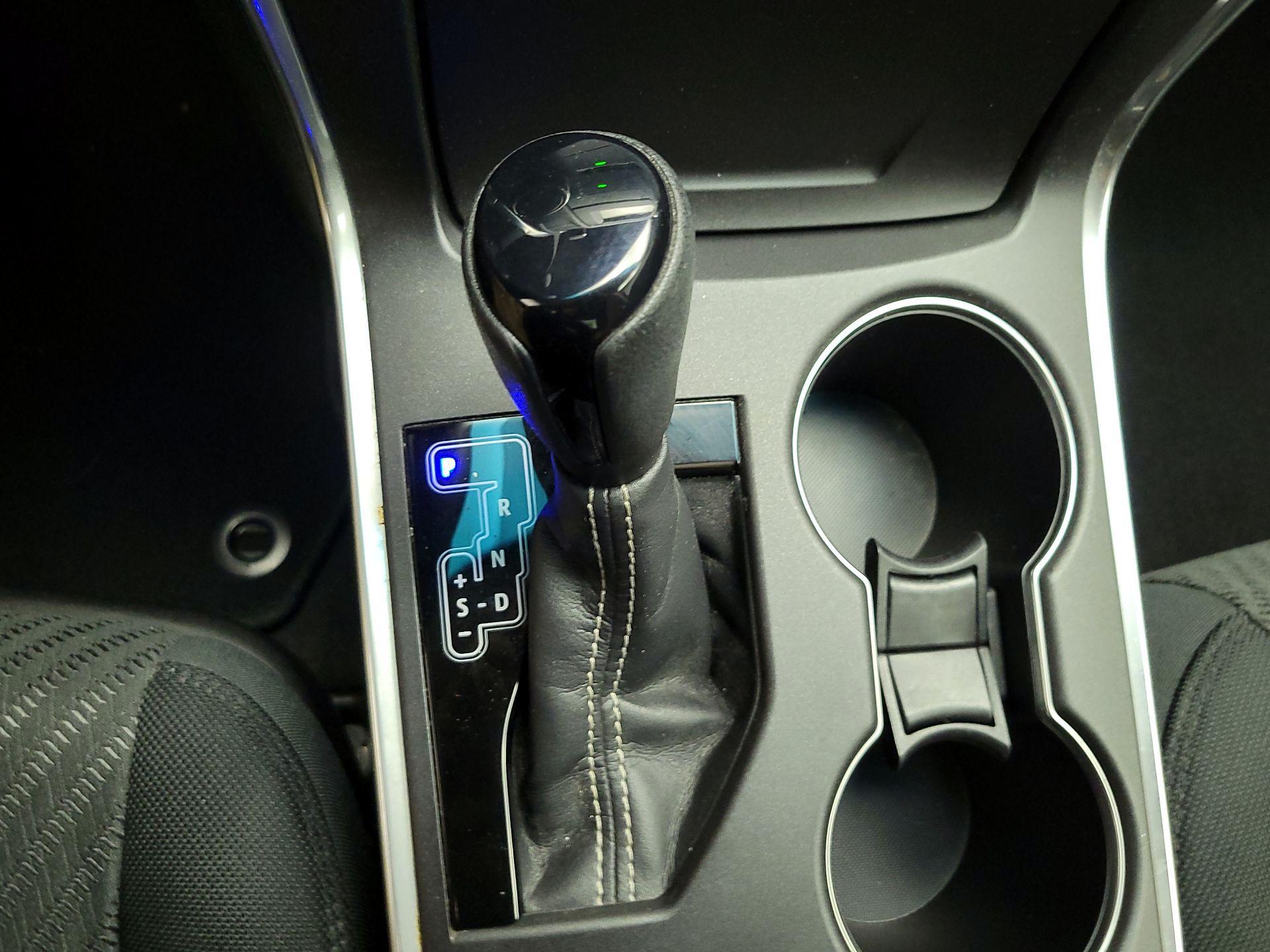 Thumbnail: 2015 Toyota Camry - 16