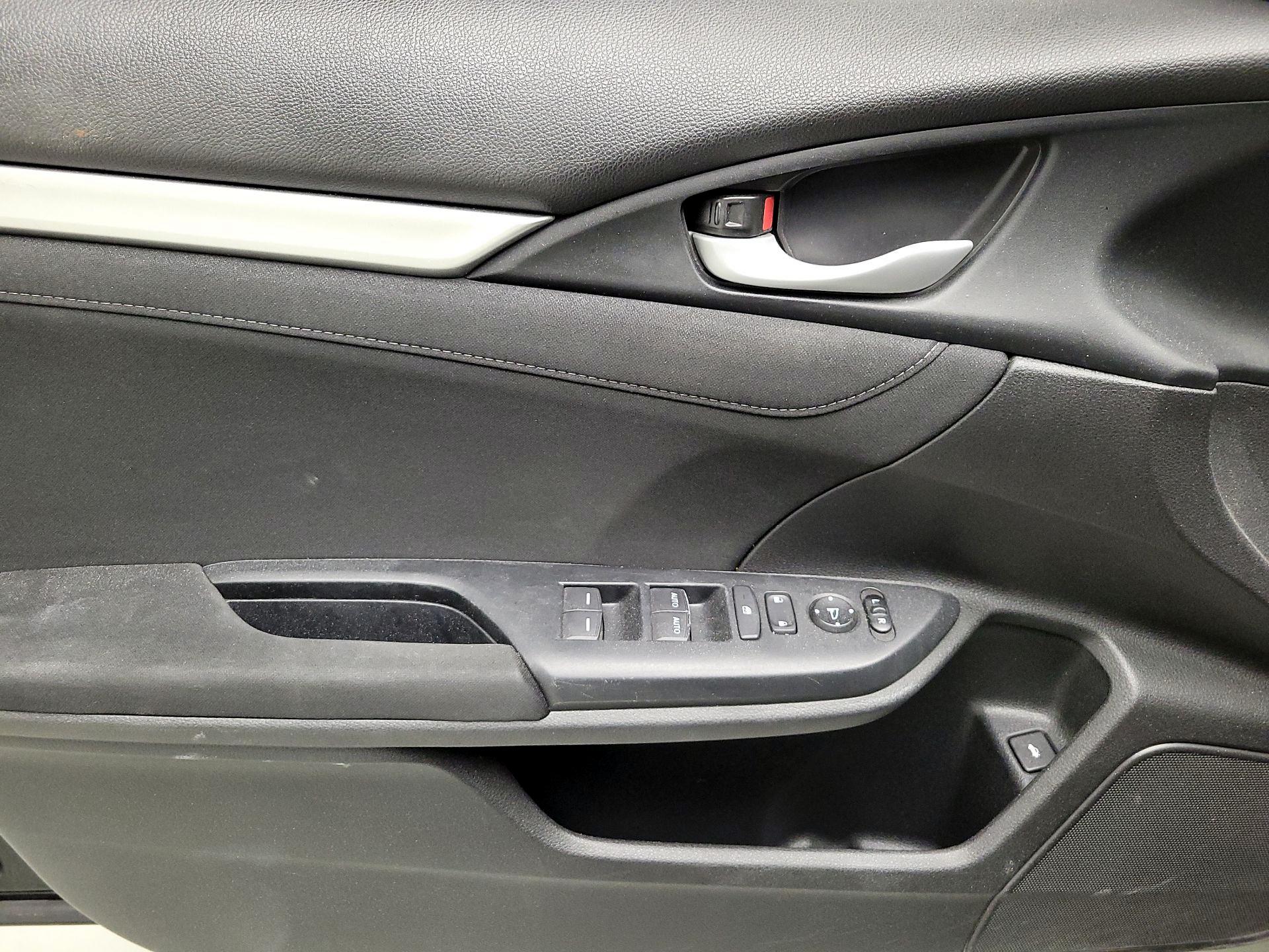Thumbnail: 2016 Honda Civic - 12