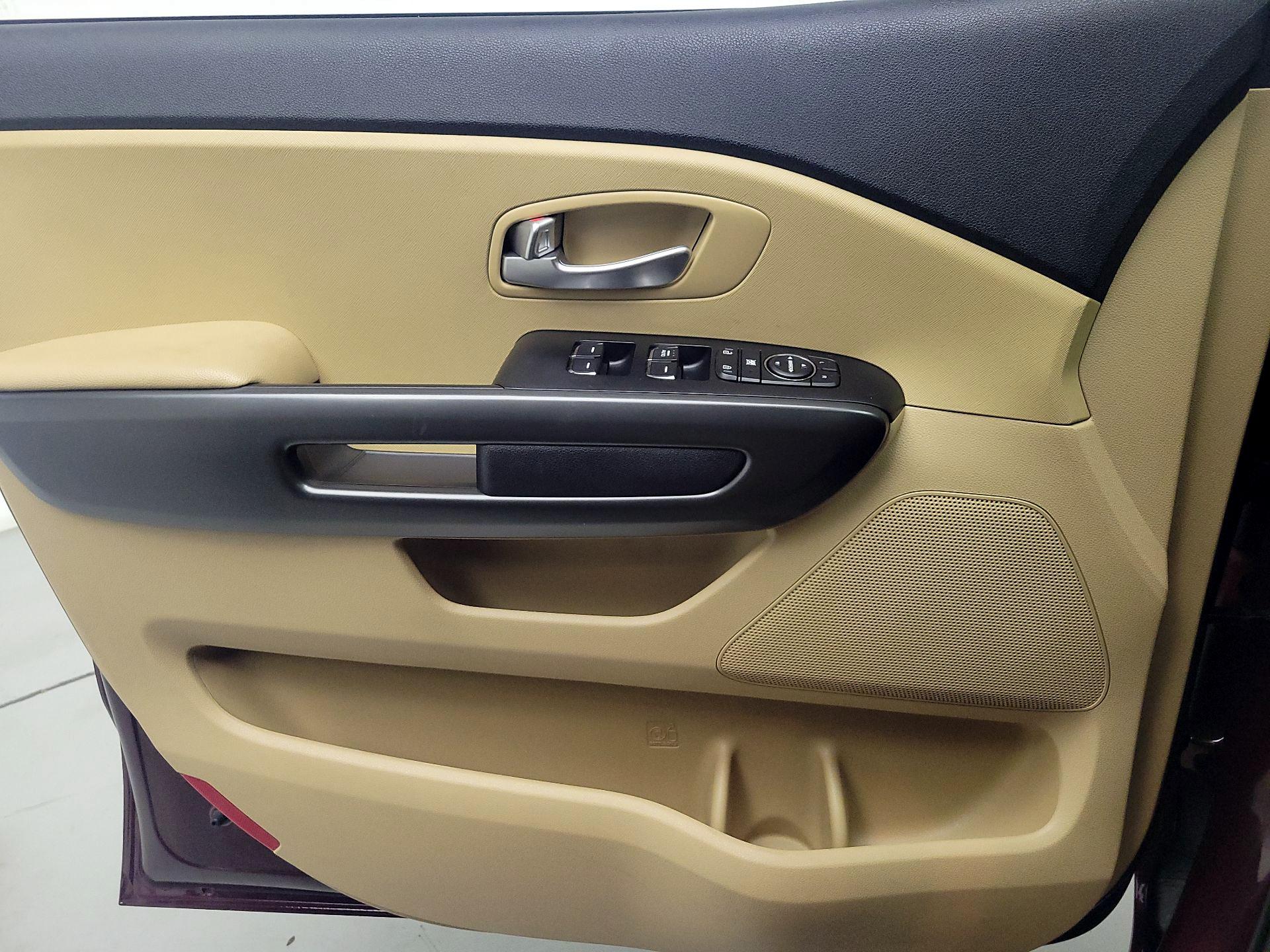 Thumbnail: 2020 Kia Sedona - 12