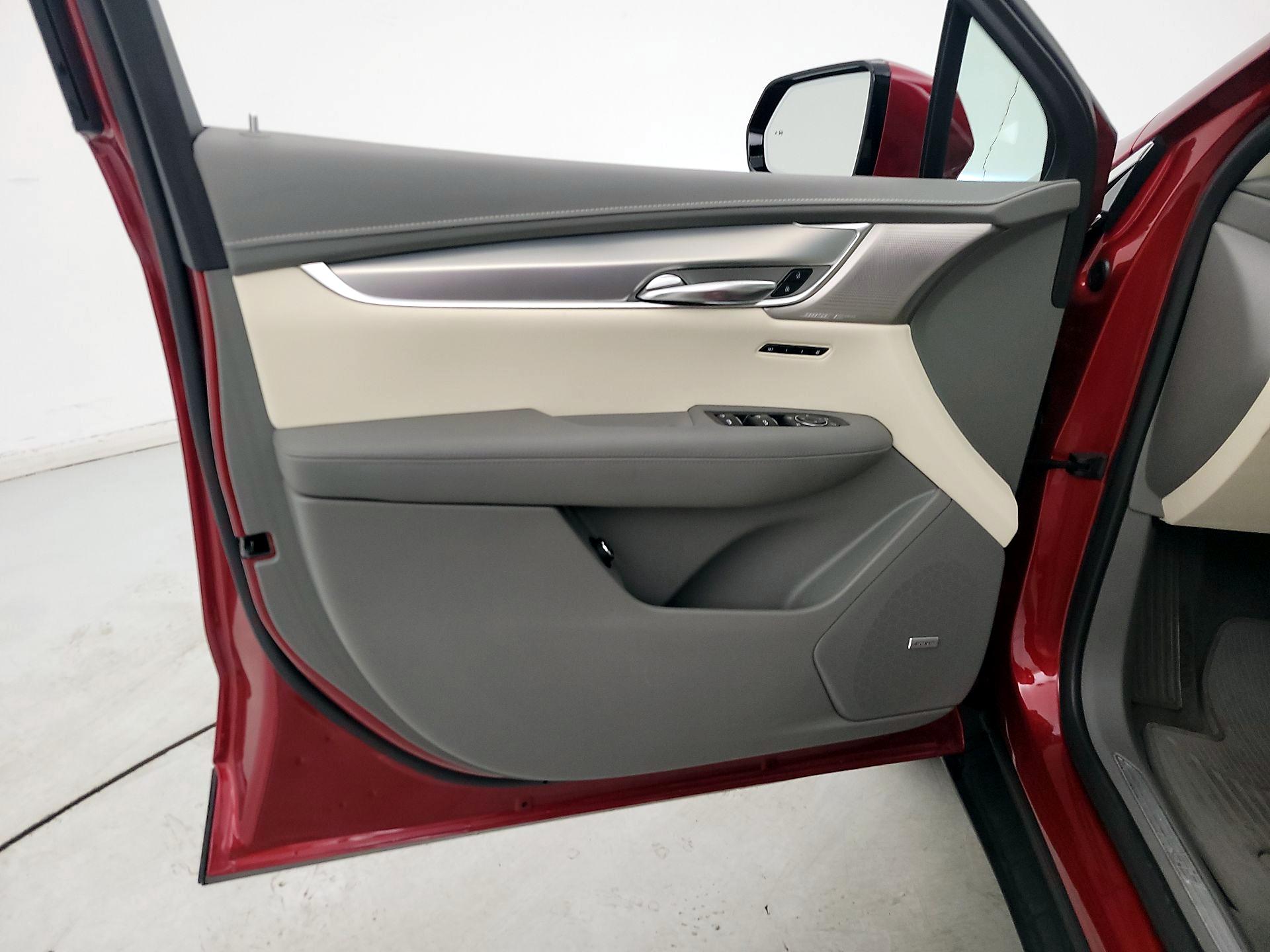 Thumbnail: 2021 Cadillac XT5 - 12