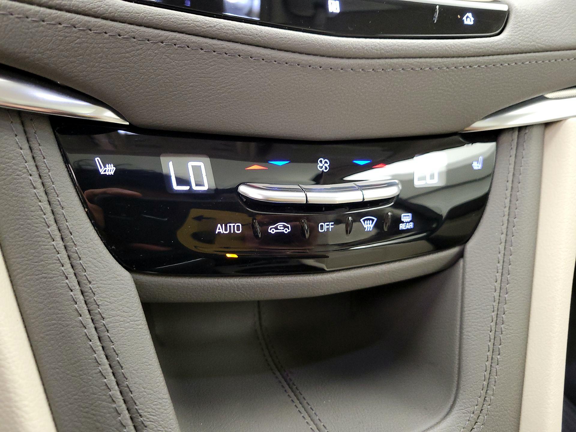 Thumbnail: 2021 Cadillac XT5 - 17