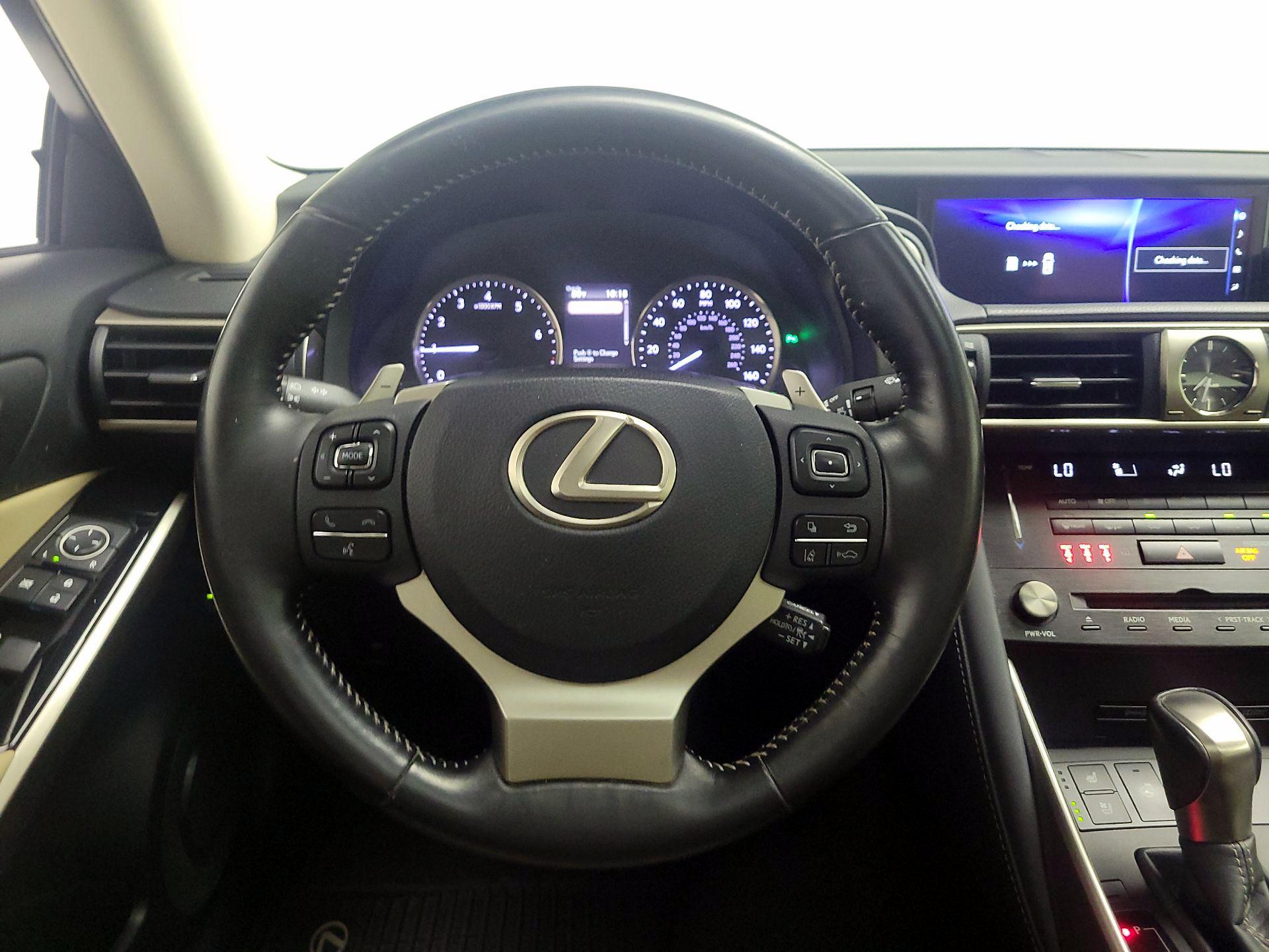 Thumbnail: 2018 Lexus IS - 10