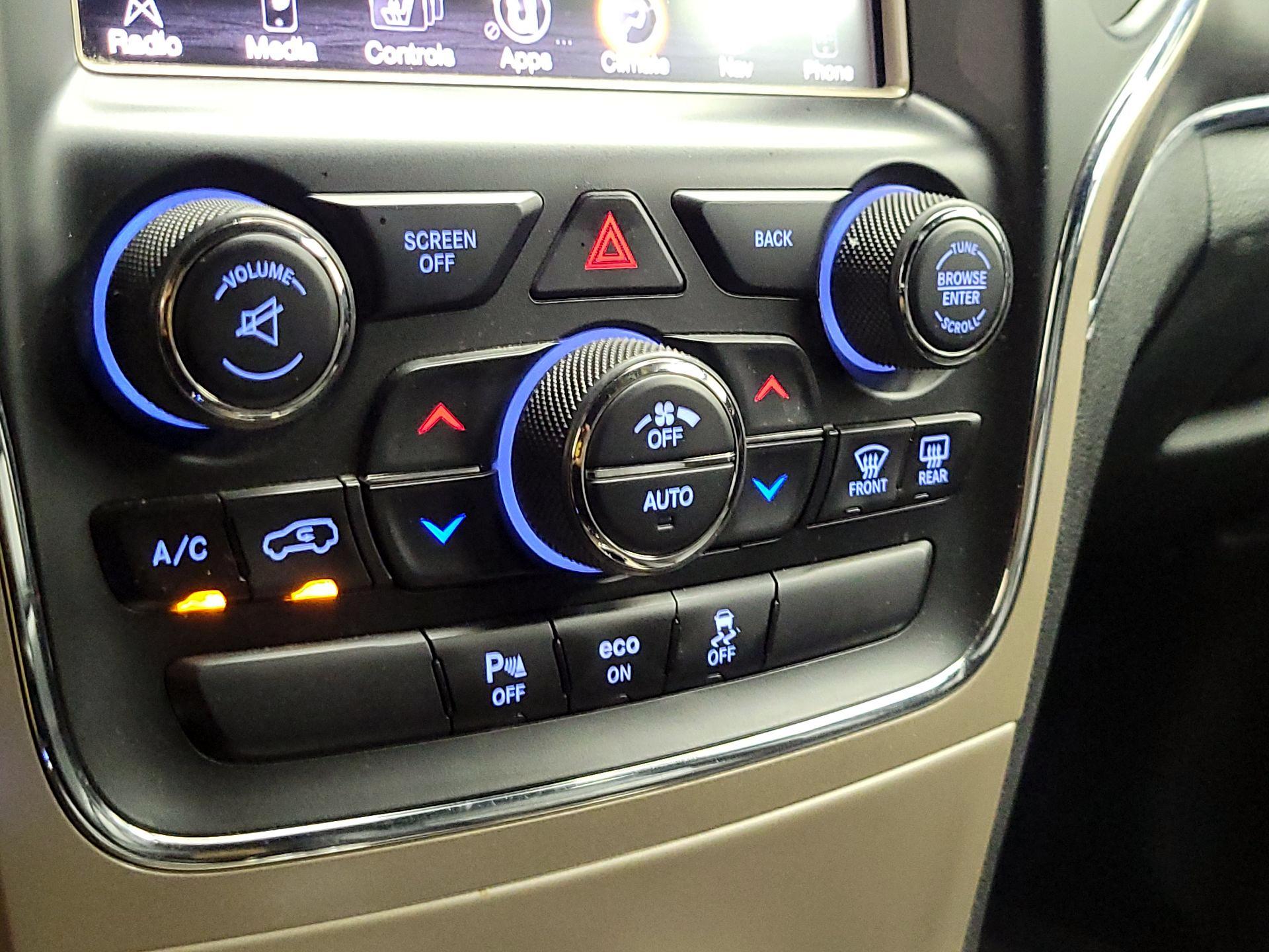 Thumbnail: 2015 Jeep Grand Cherokee - 17
