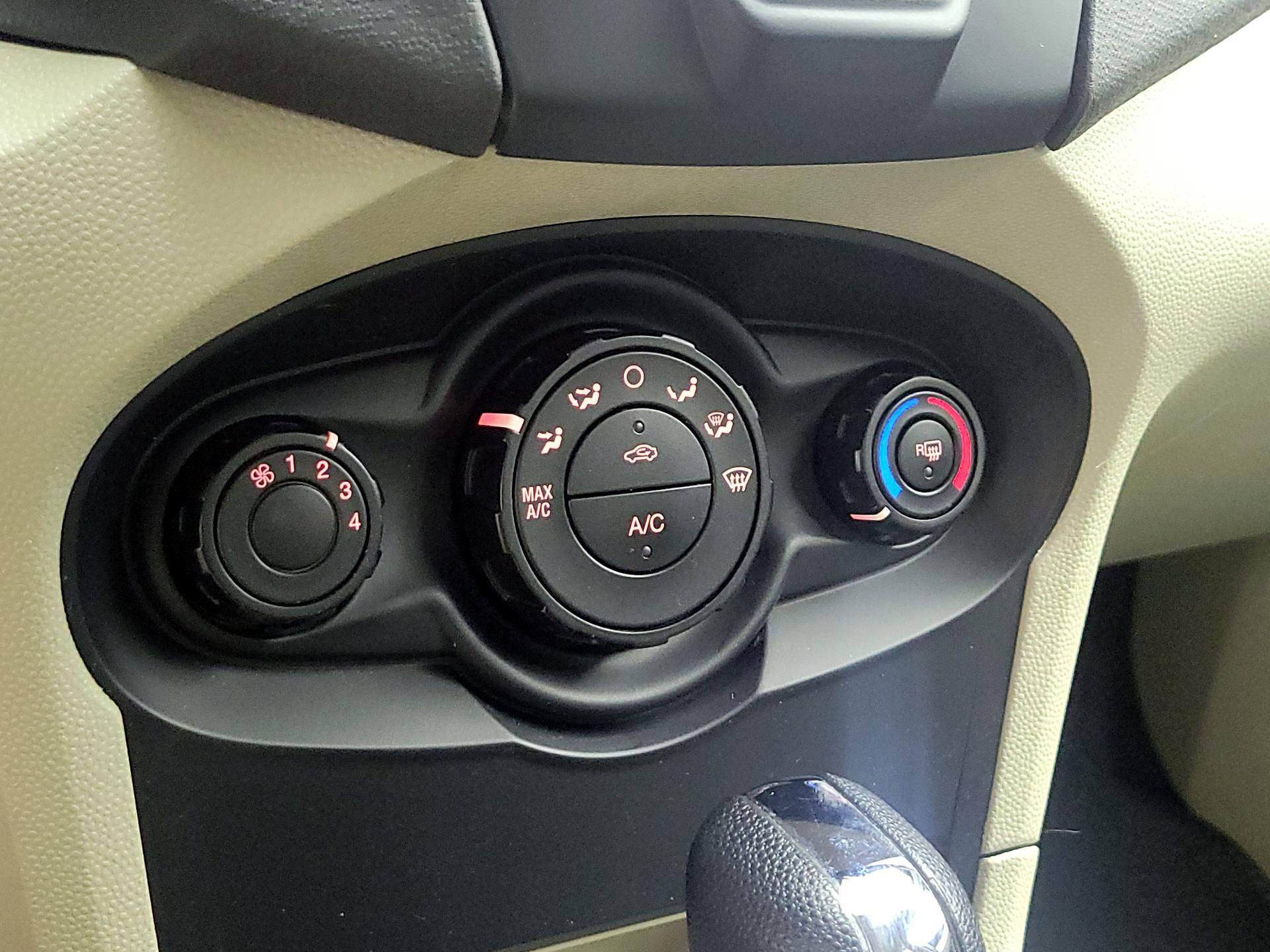 Thumbnail: 2013 Ford Fiesta - 15