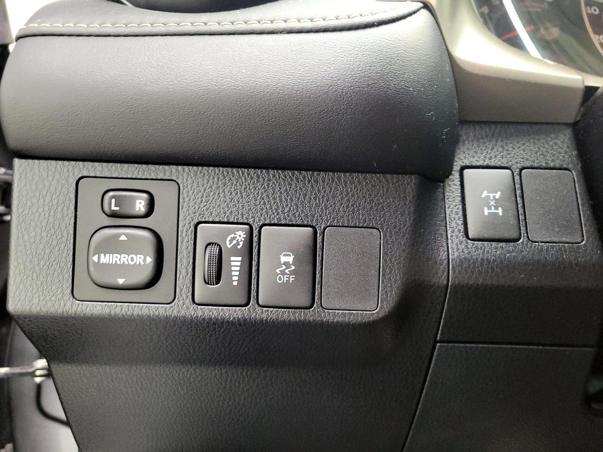 Thumbnail: 2014 Toyota RAV4 - 13