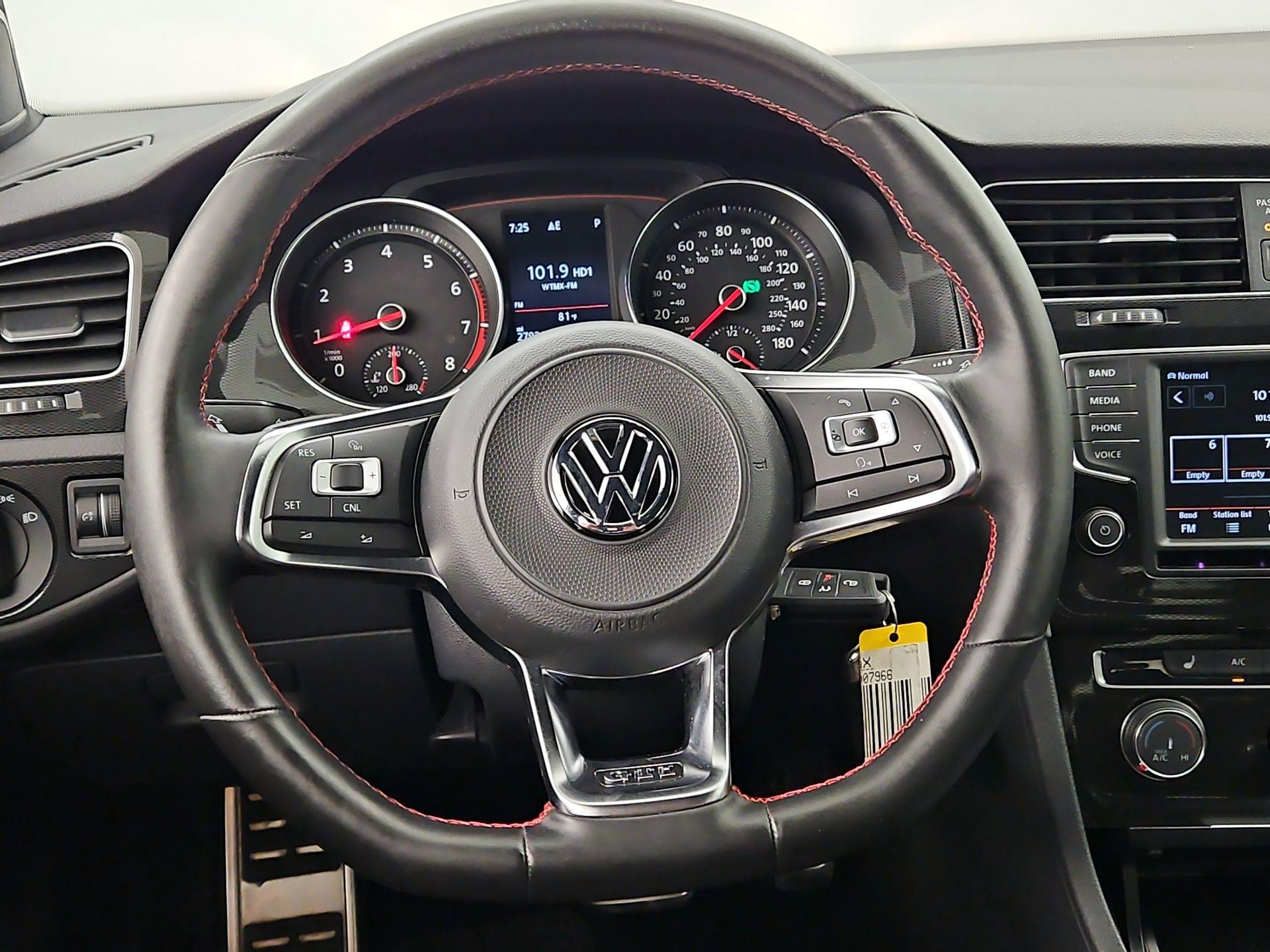 Thumbnail: 2017 Volkswagen Golf - 10