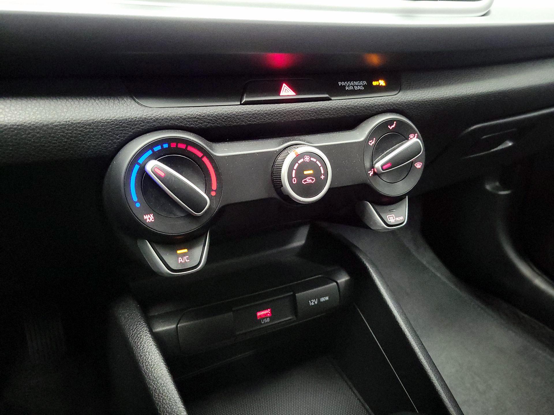 Thumbnail: 2021 Kia Rio - 16