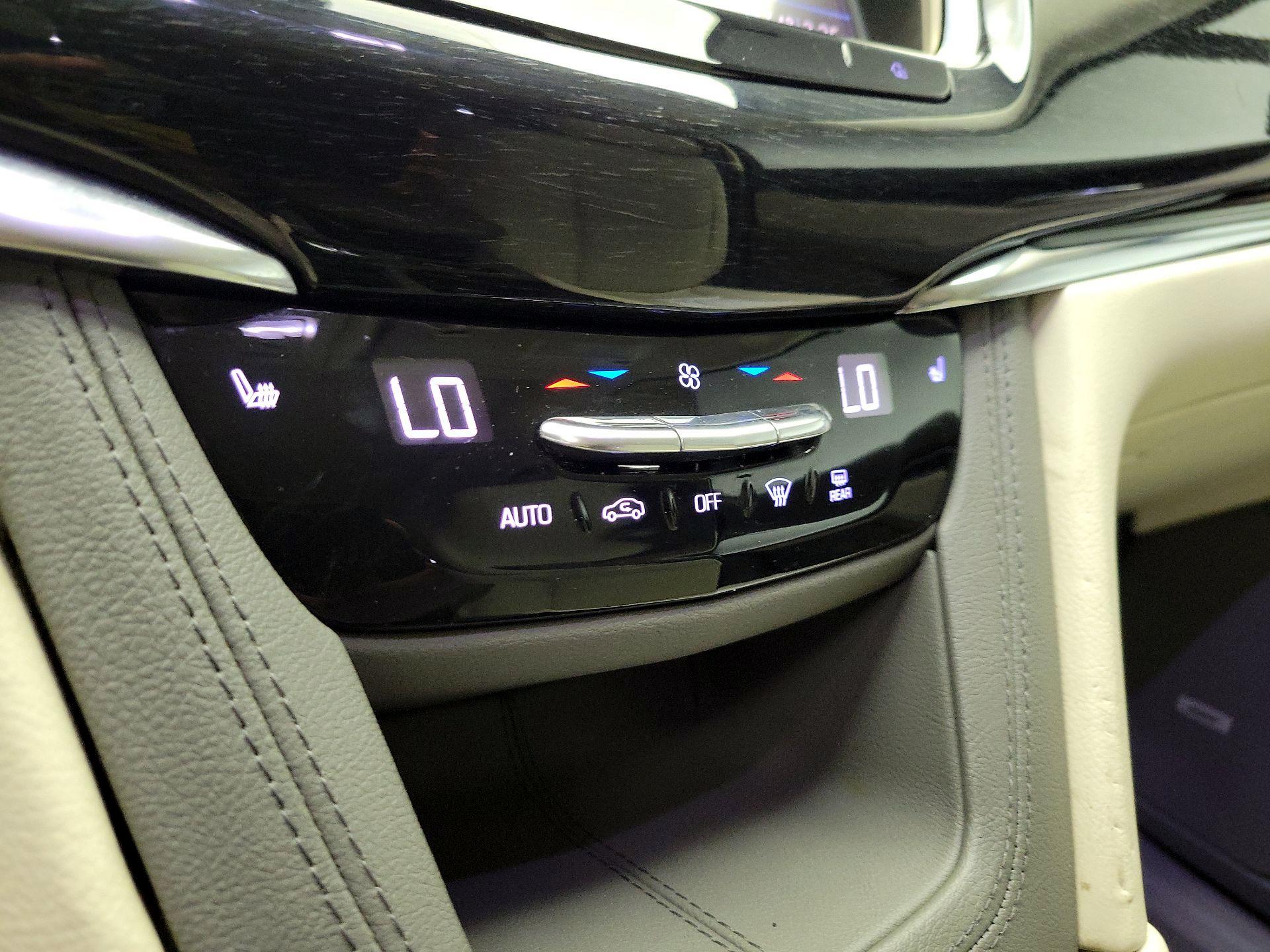 Thumbnail: 2020 Cadillac XT6 - 15