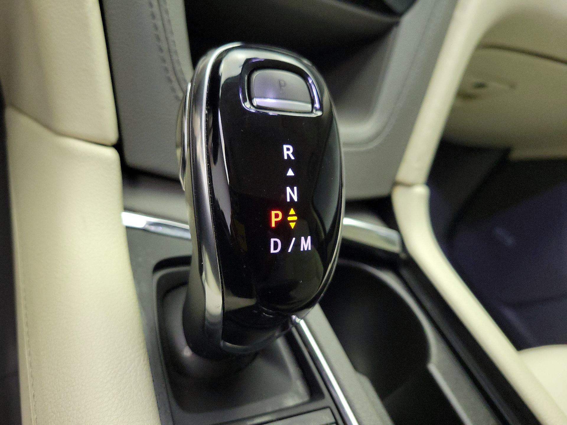 Thumbnail: 2020 Cadillac XT6 - 16