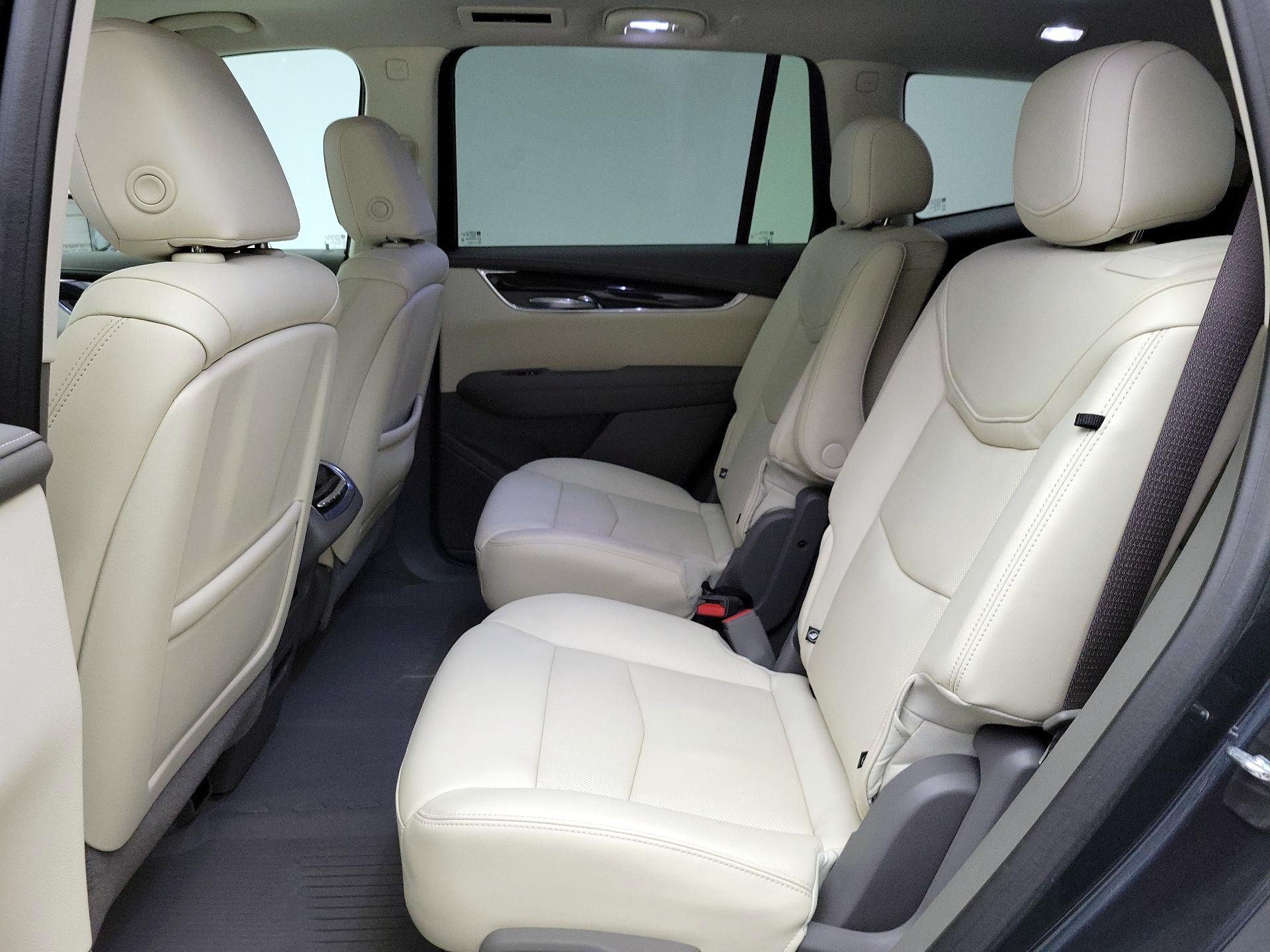 Thumbnail: 2020 Cadillac XT6 - 18