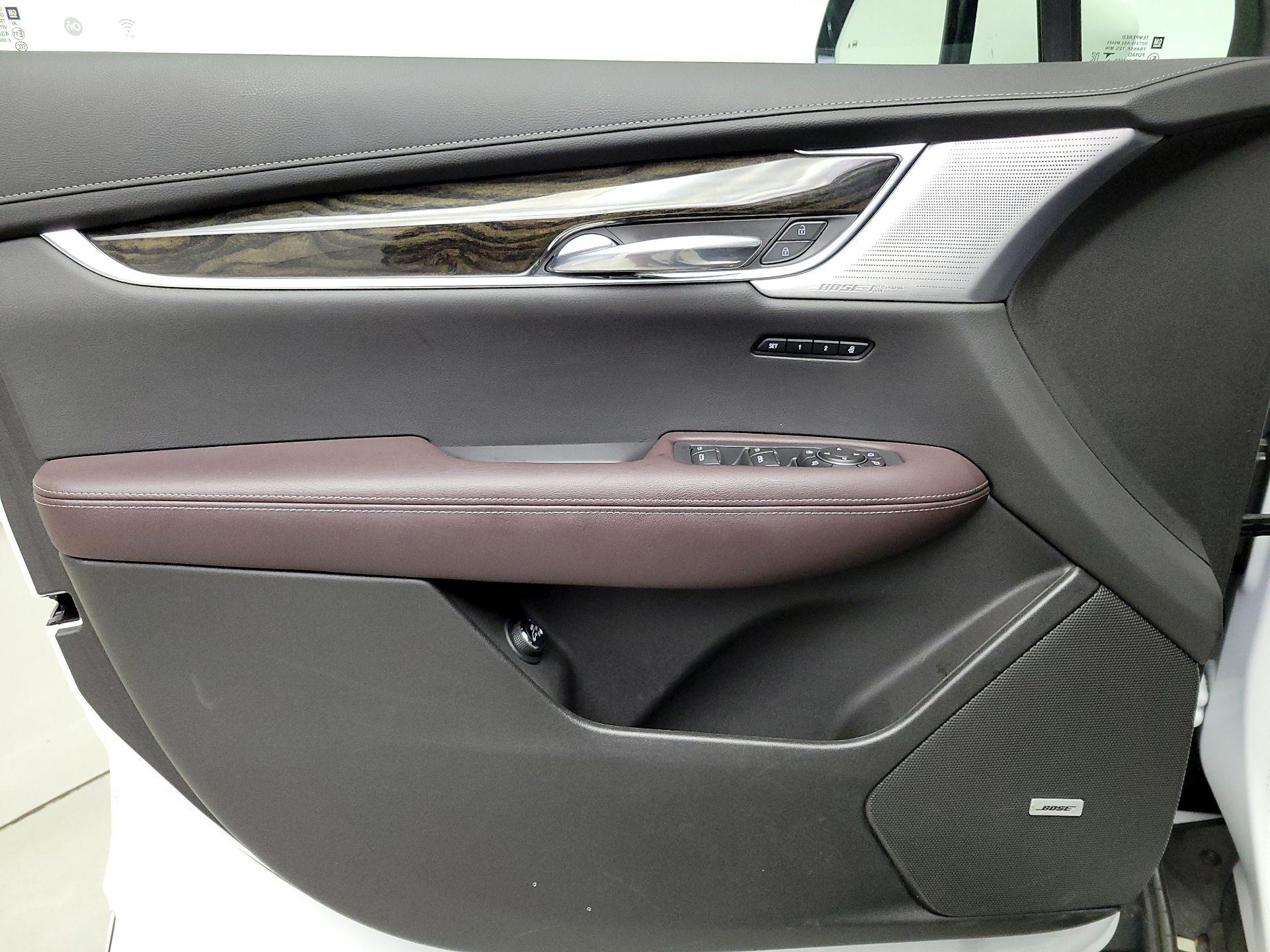 Thumbnail: 2023 Cadillac XT6 - 12