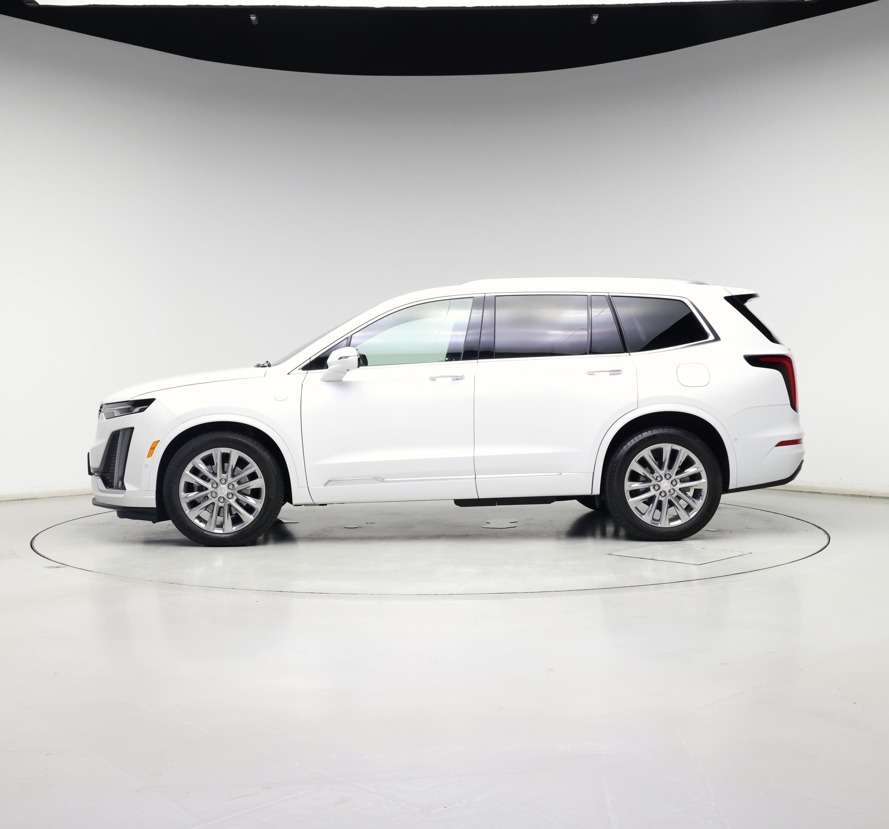 Thumbnail: 2023 Cadillac XT6 - 3