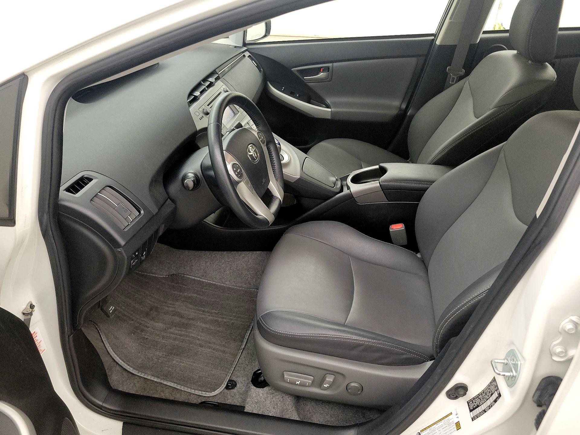 Thumbnail: 2014 Toyota Prius - 11