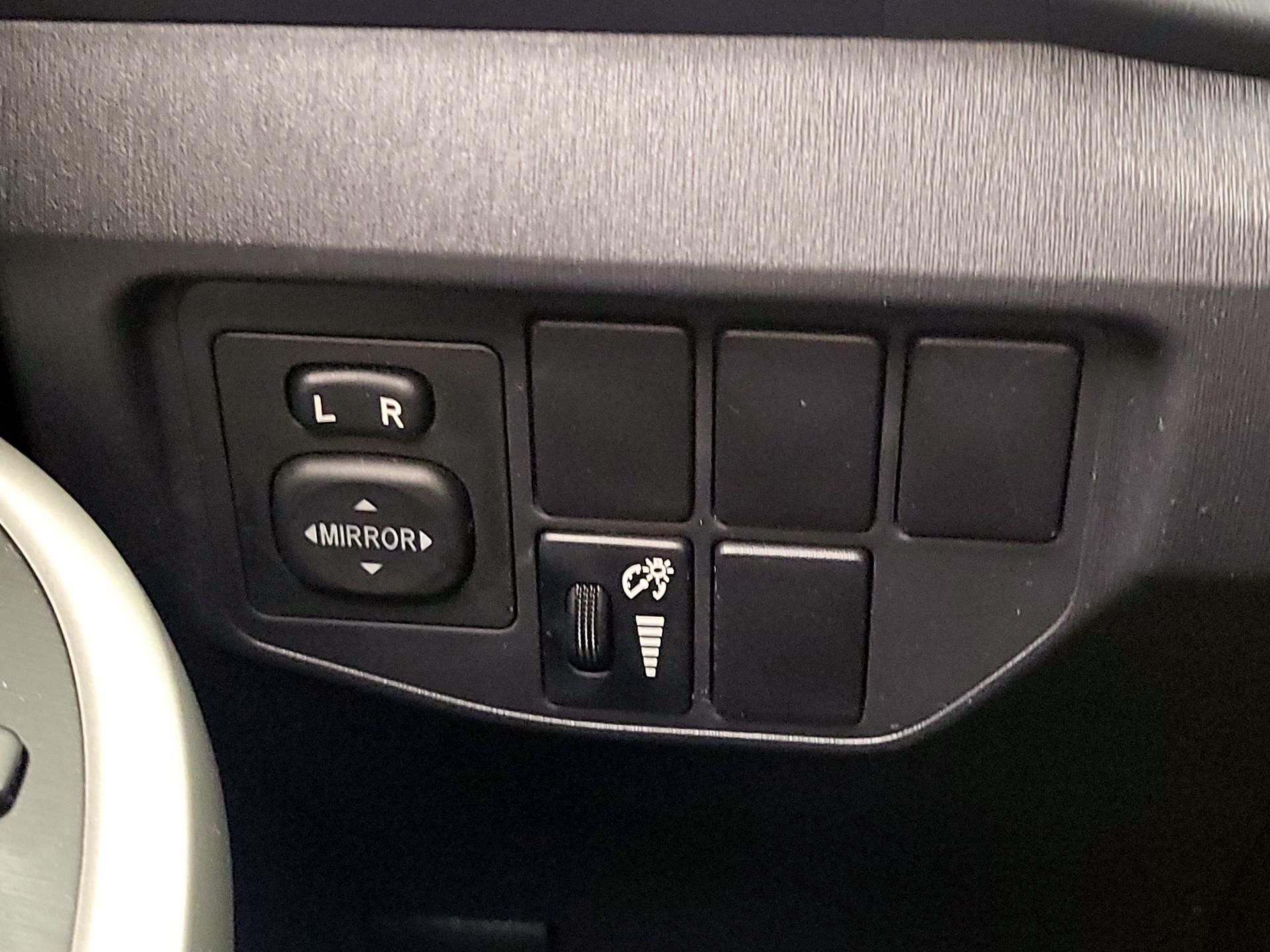 Thumbnail: 2014 Toyota Prius - 13
