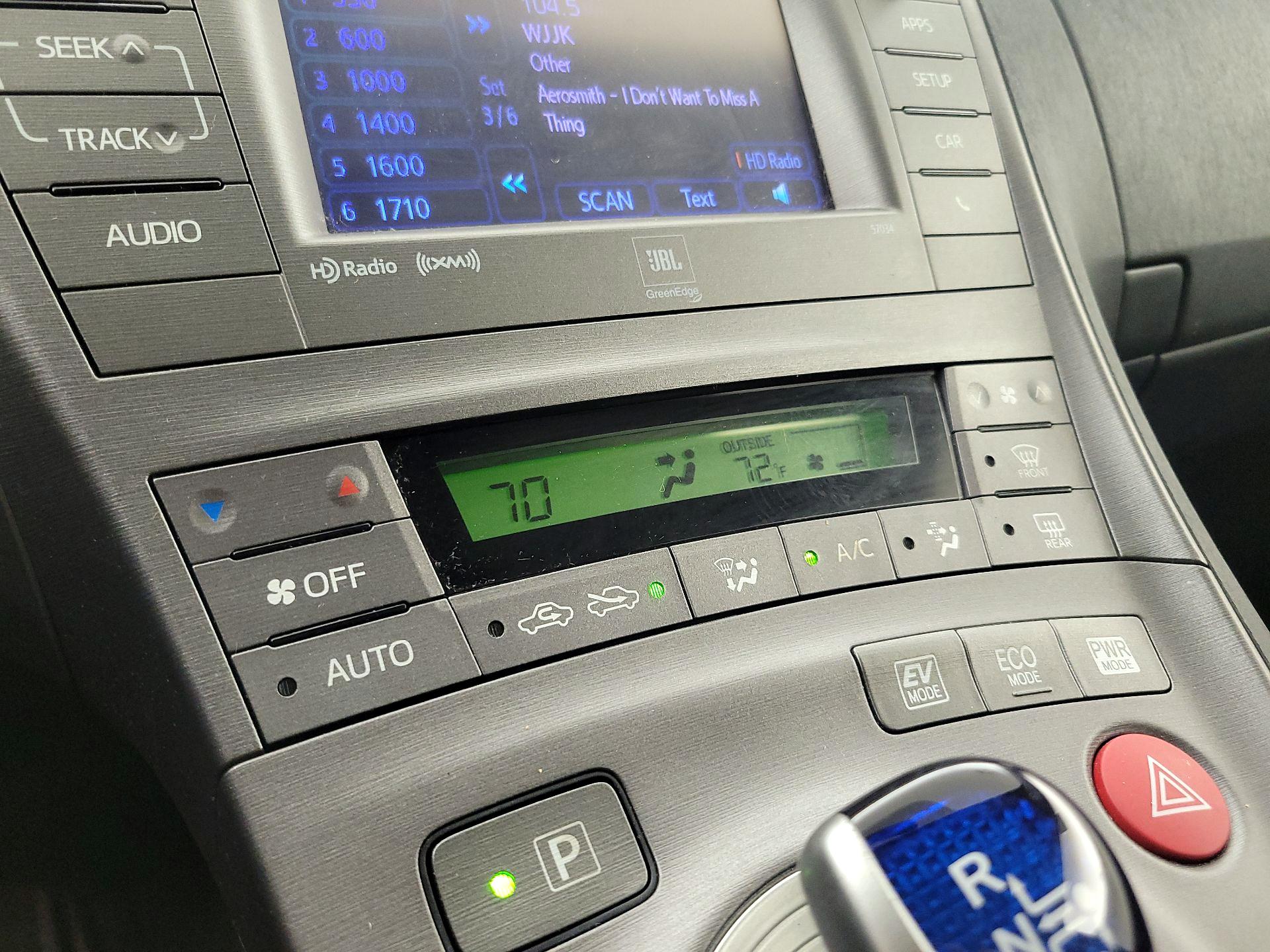 Thumbnail: 2014 Toyota Prius - 16