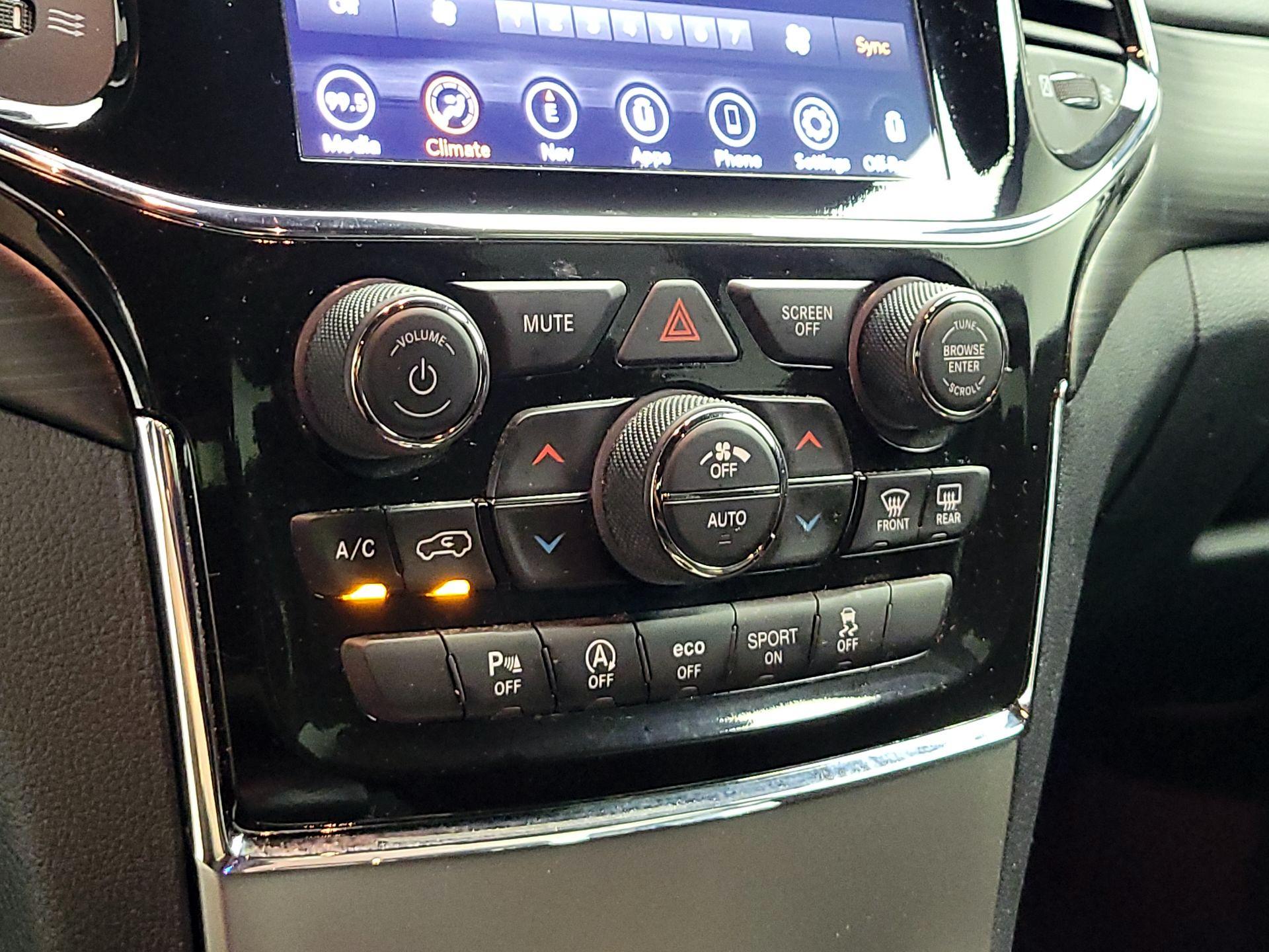 Thumbnail: 2022 Jeep Grand Cherokee - 17