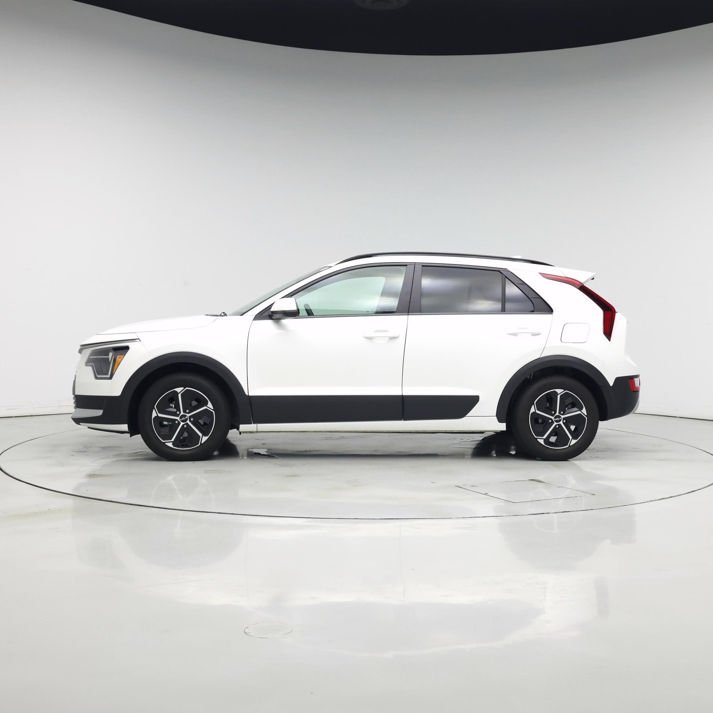 Thumbnail: 2024 Kia Niro - 3