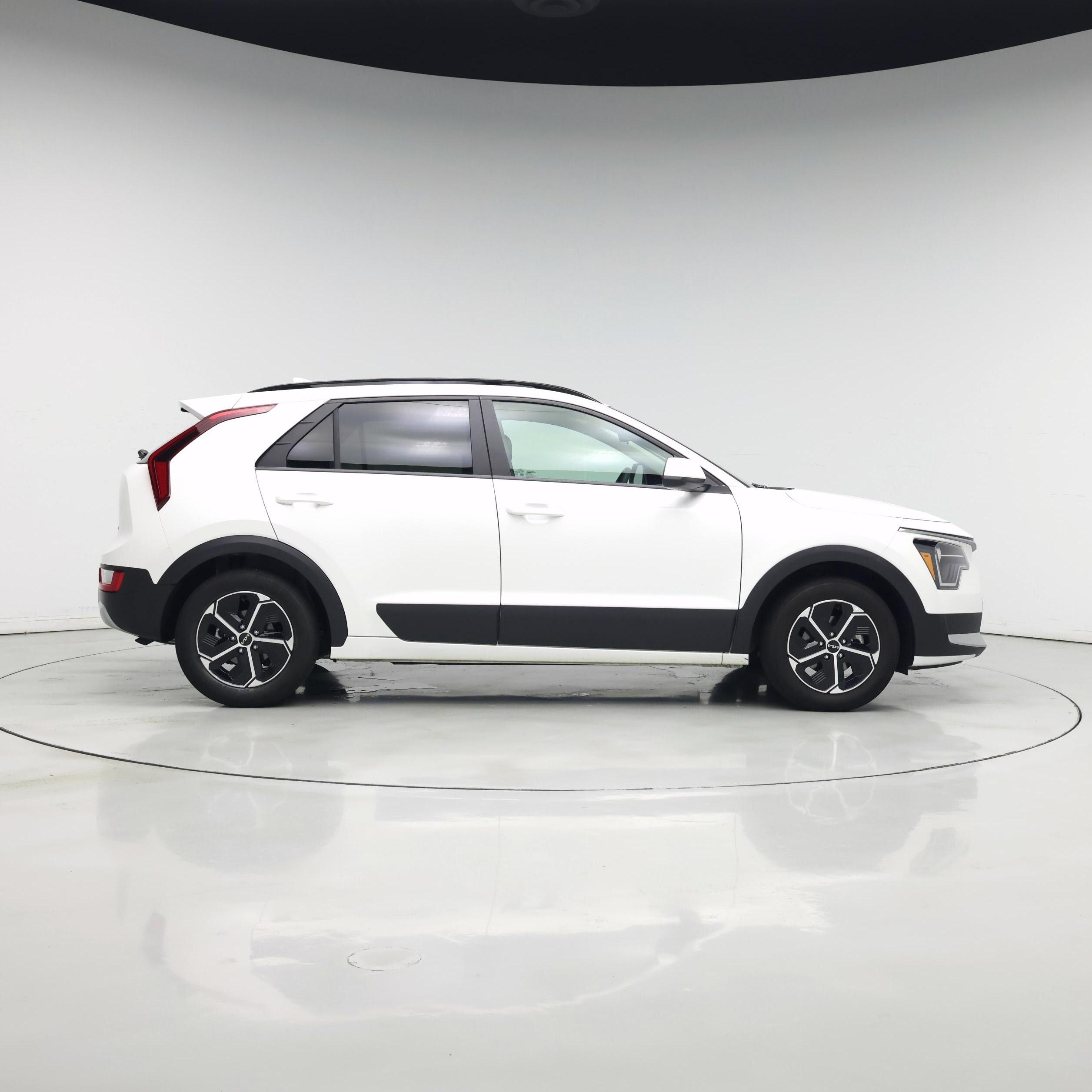 Thumbnail: 2024 Kia Niro - 7