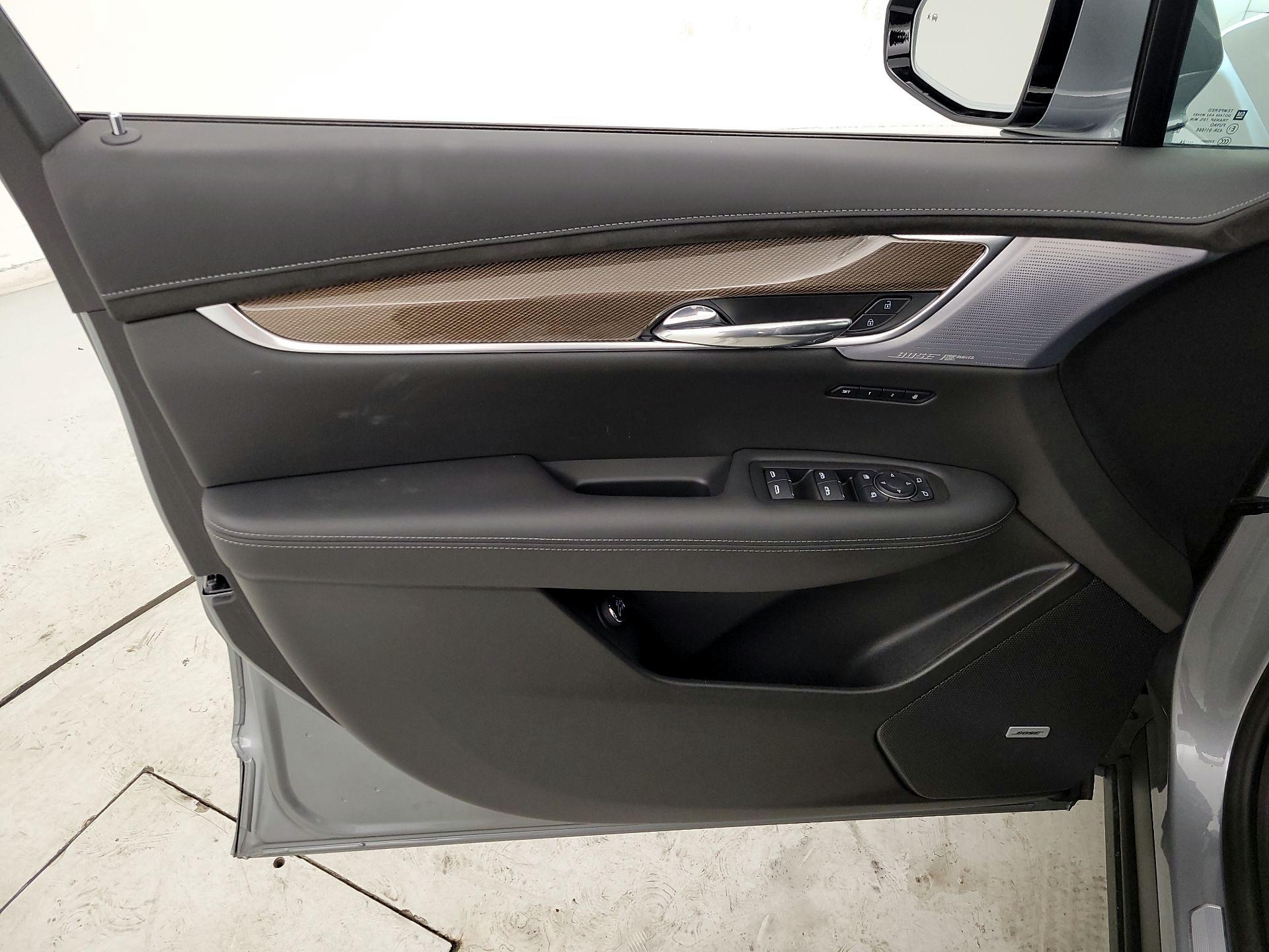 Thumbnail: 2025 Cadillac XT6 - 12