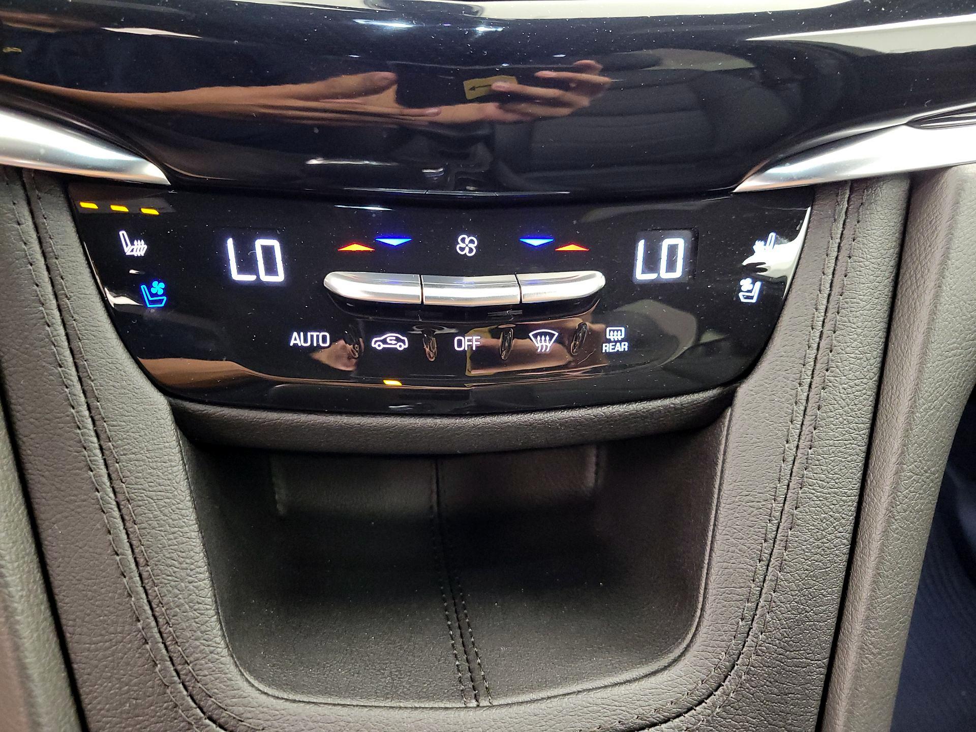 Thumbnail: 2025 Cadillac XT6 - 17