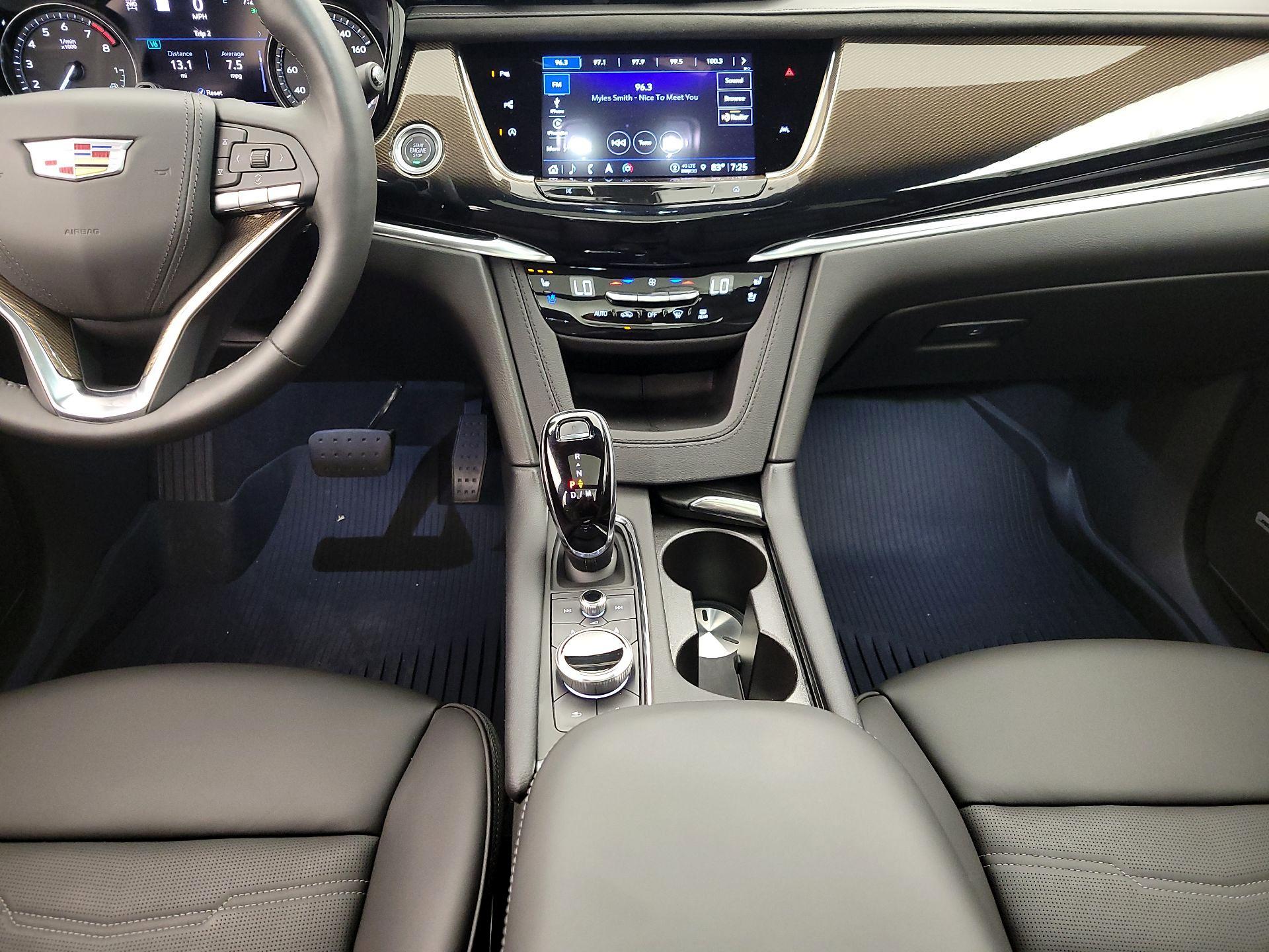 Thumbnail: 2025 Cadillac XT6 - 18