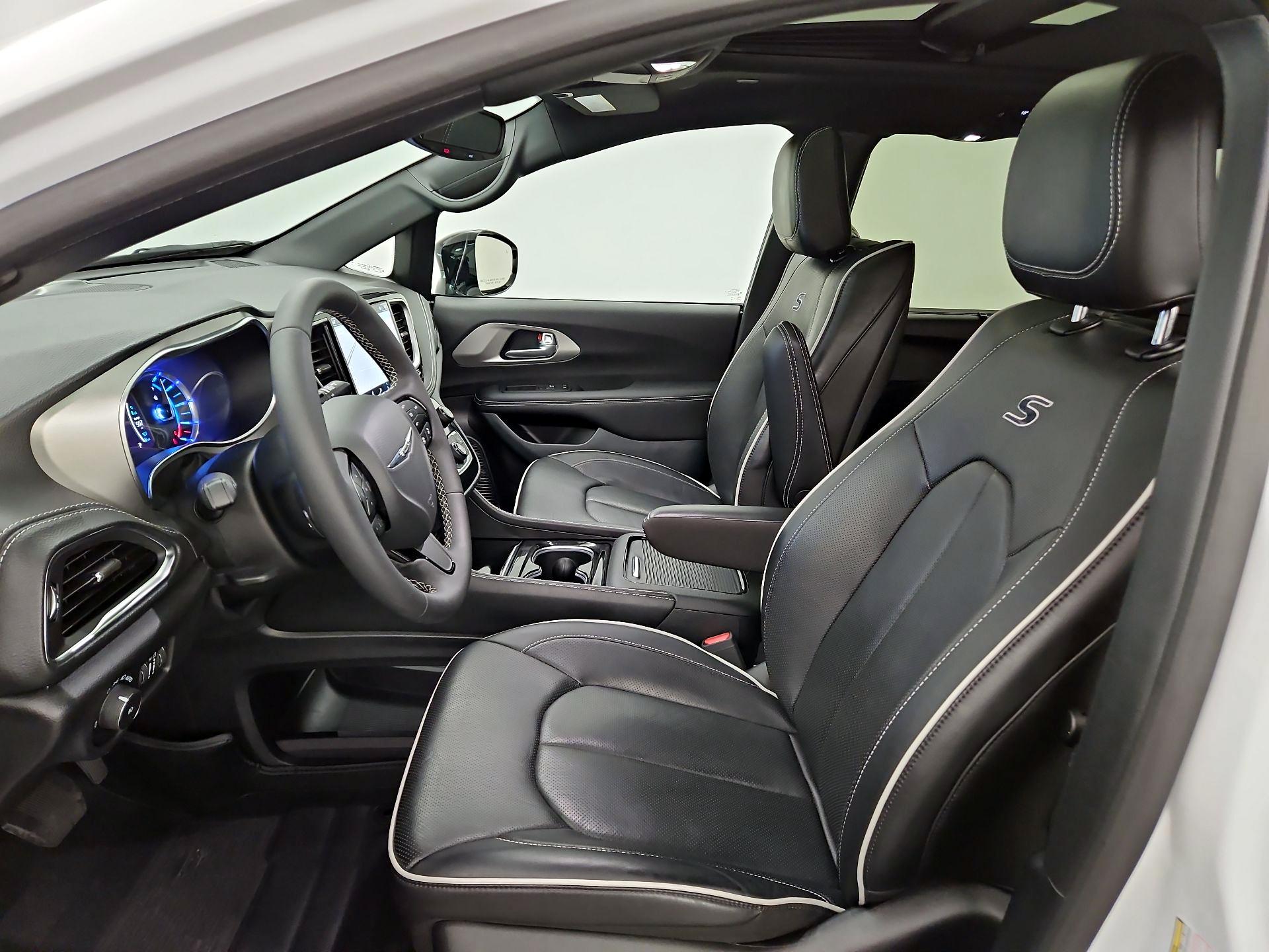 Thumbnail: 2024 Chrysler Pacifica - 11