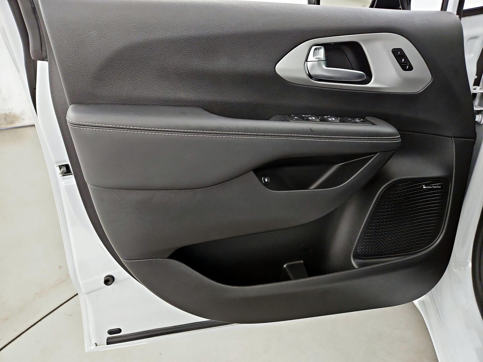 Thumbnail: 2024 Chrysler Pacifica - 12