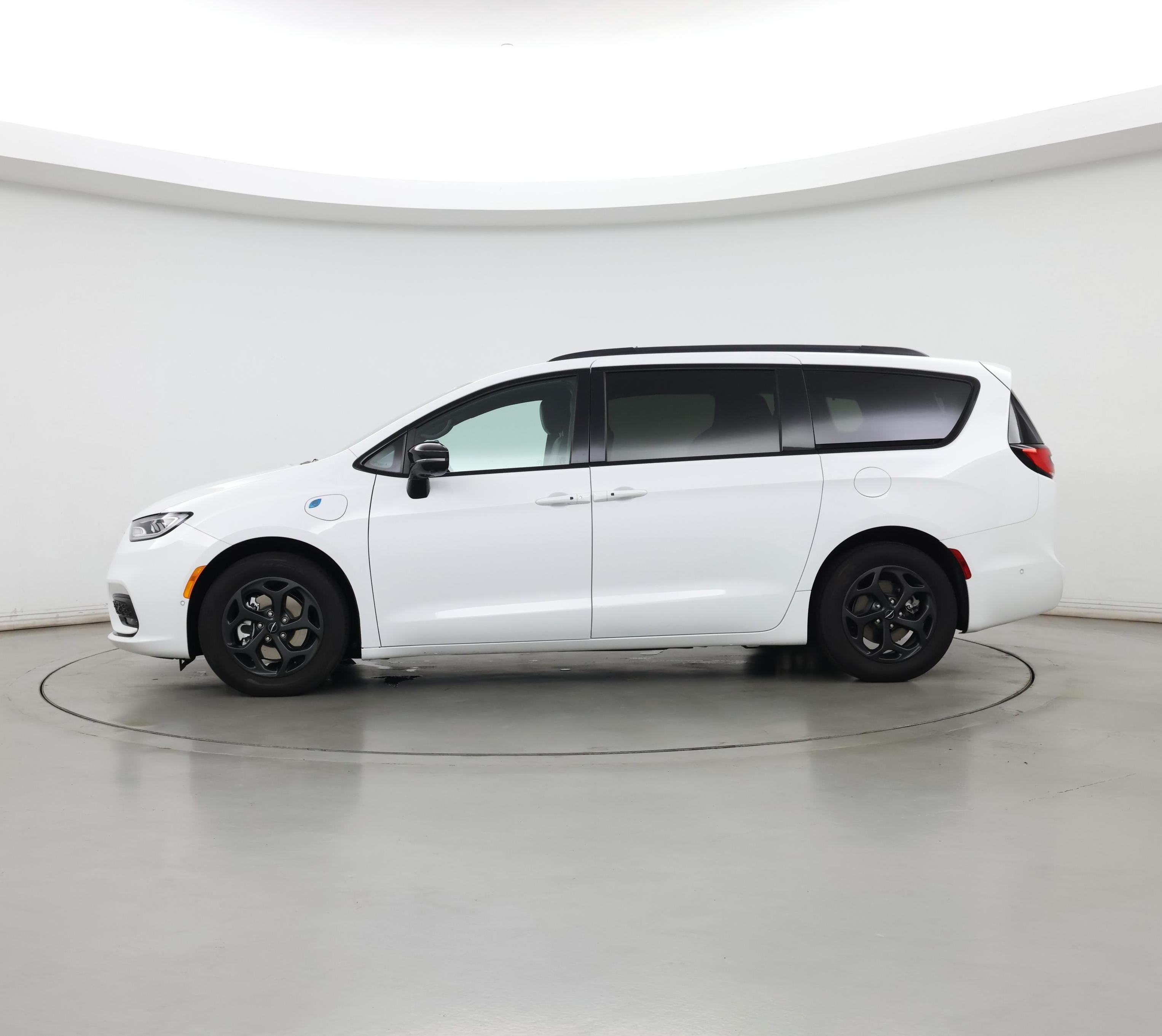 Thumbnail: 2024 Chrysler Pacifica - 3