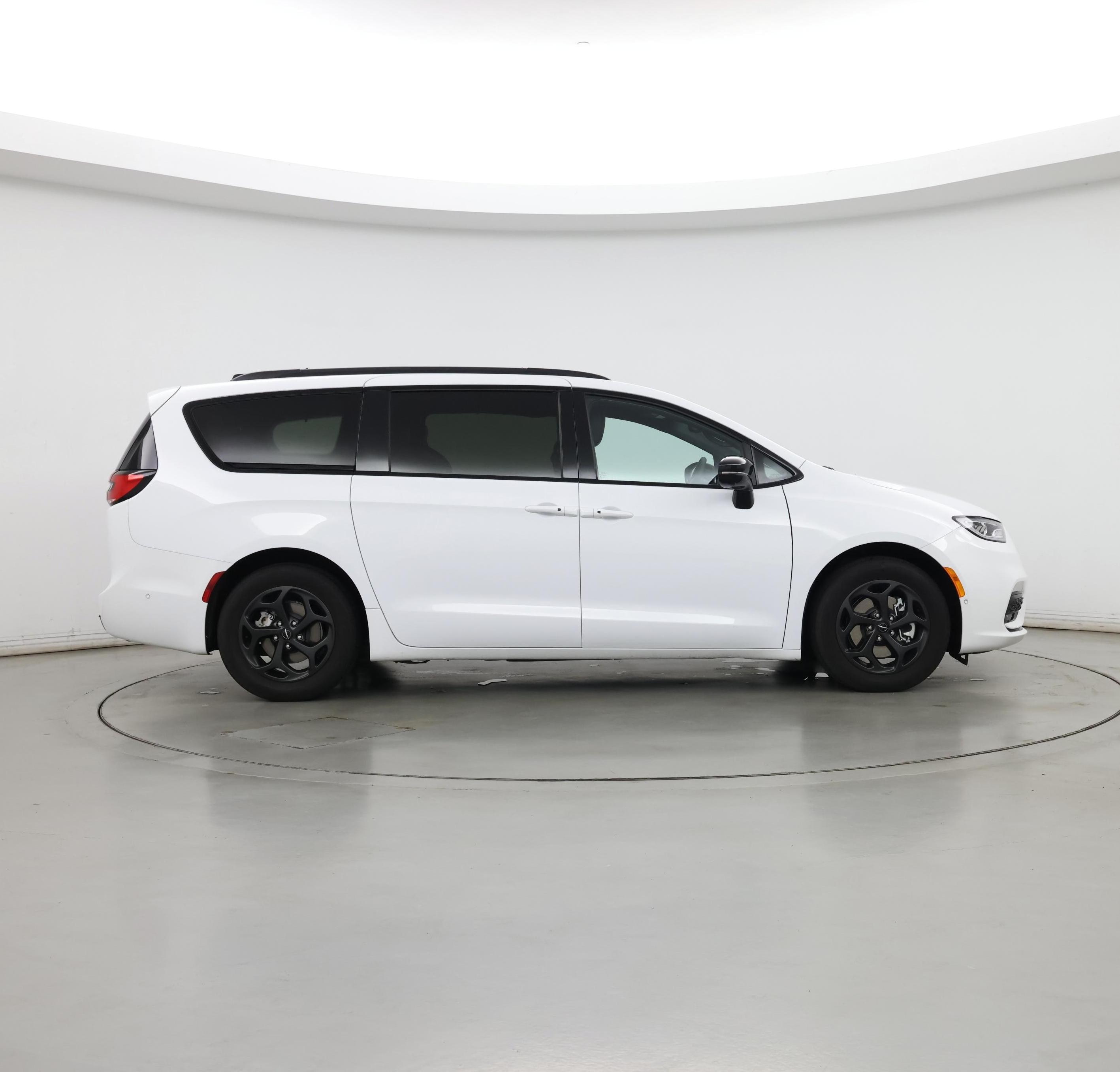 Thumbnail: 2024 Chrysler Pacifica - 7
