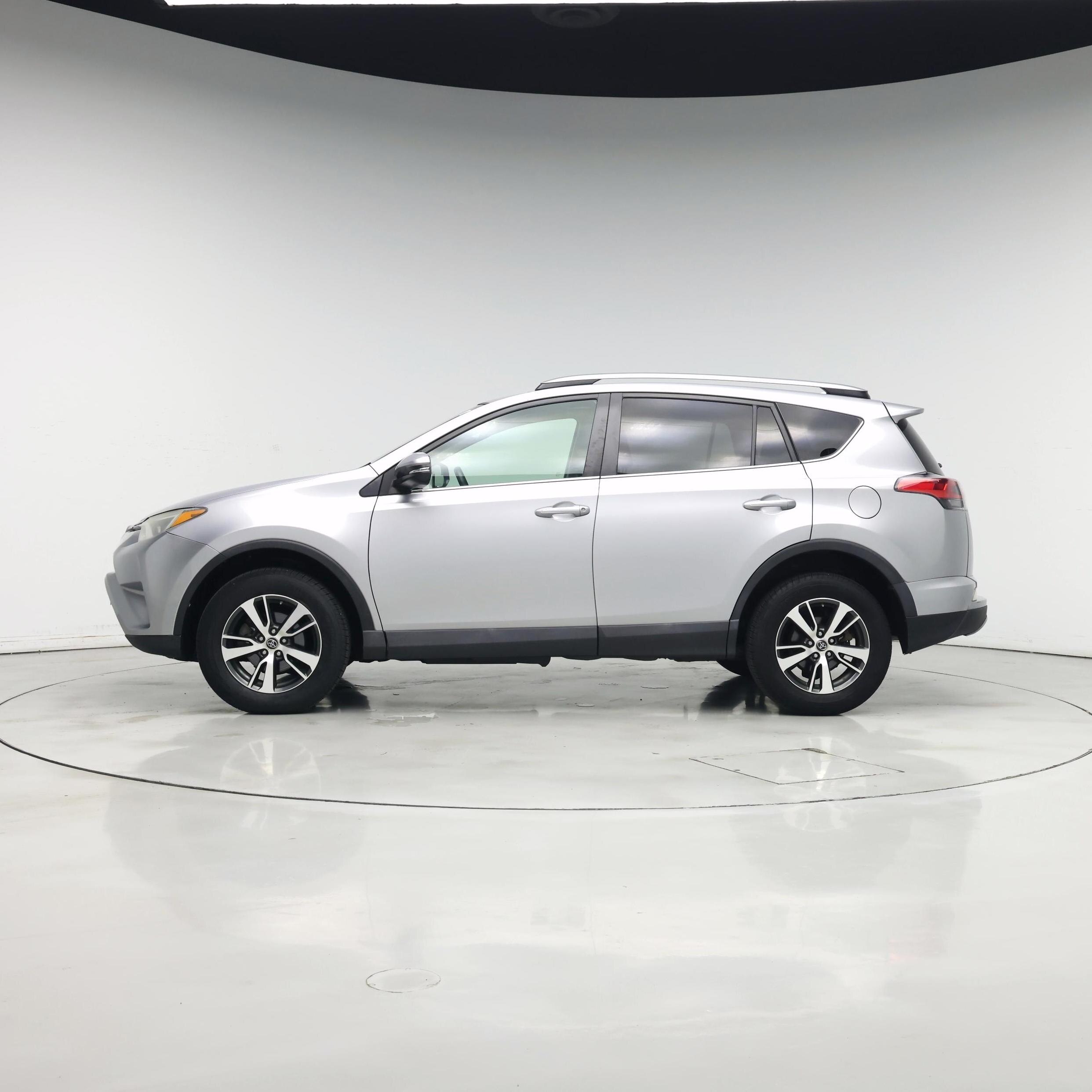 Thumbnail: 2017 Toyota RAV4 - 3