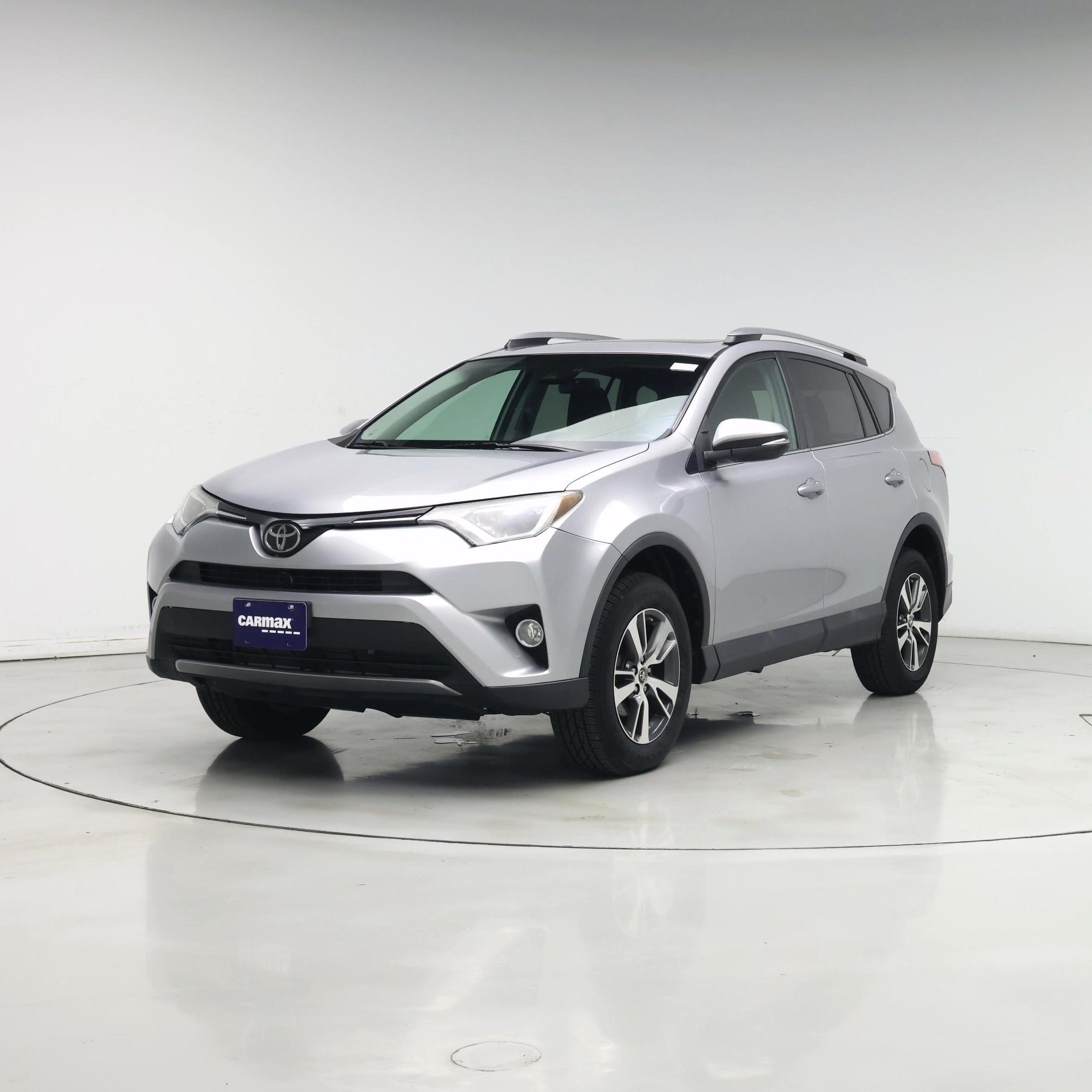 Thumbnail: 2017 Toyota RAV4 - 4