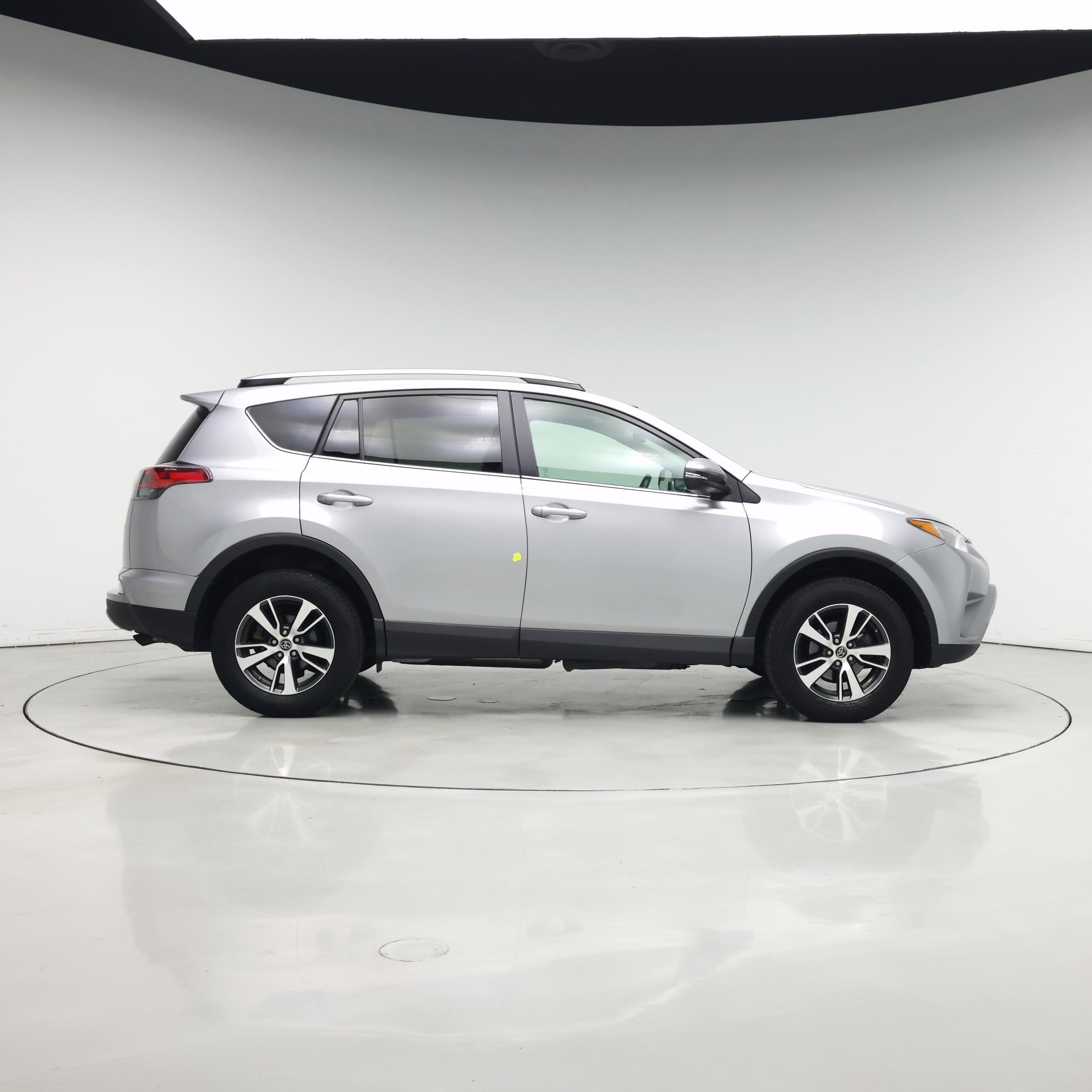 Thumbnail: 2017 Toyota RAV4 - 7