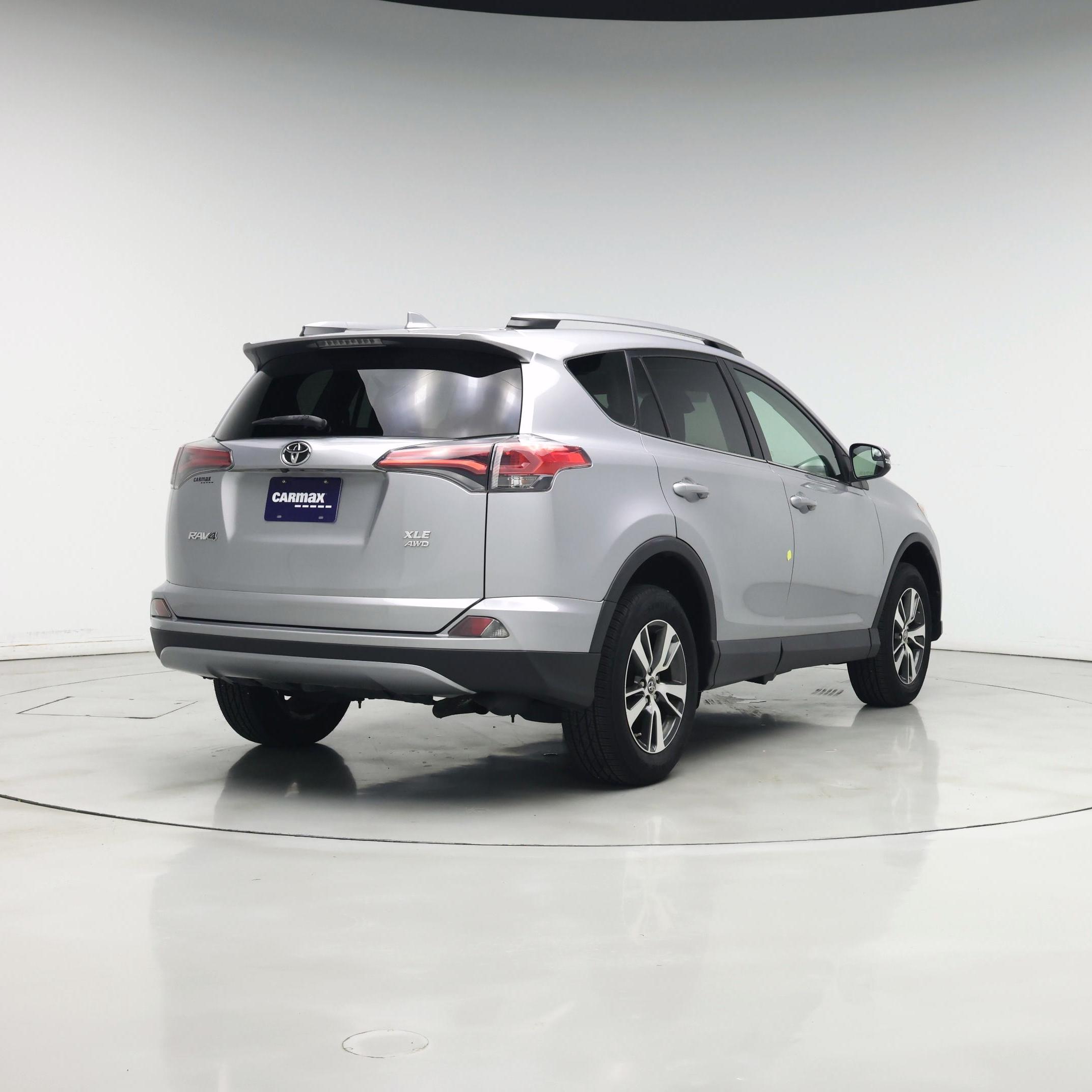 Thumbnail: 2017 Toyota RAV4 - 8