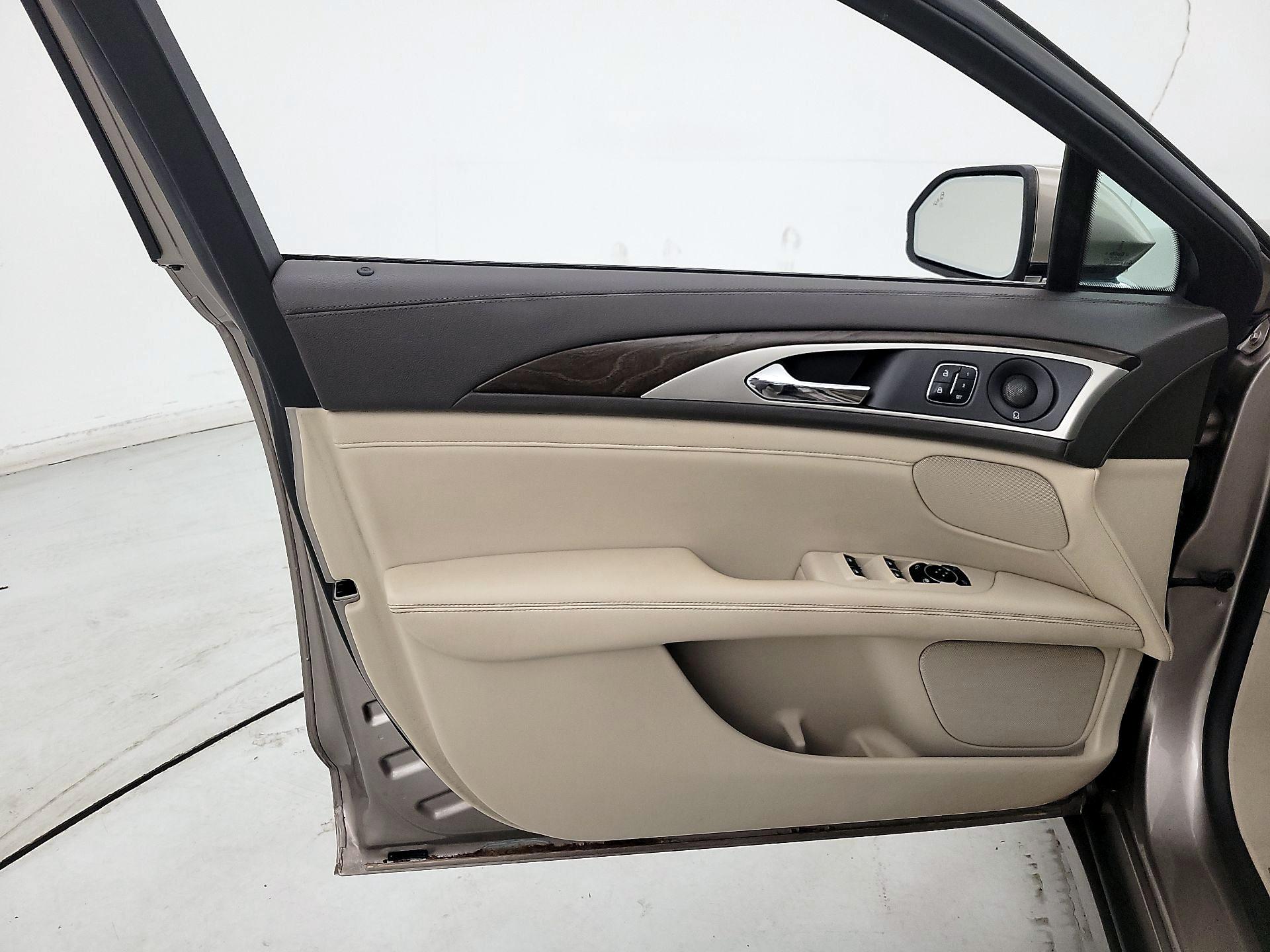 Thumbnail: 2018 Lincoln MKZ - 12