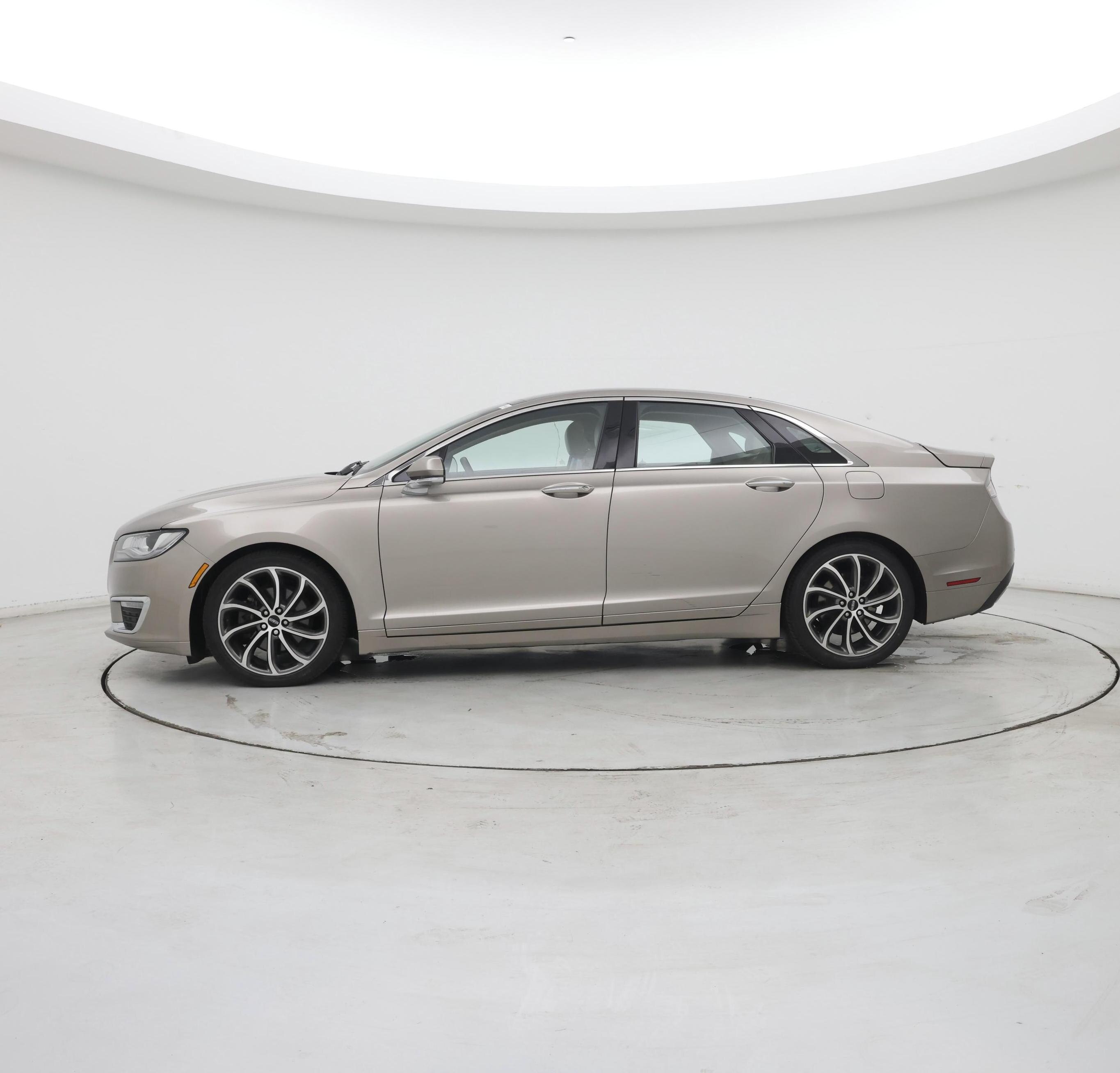 Thumbnail: 2018 Lincoln MKZ - 3