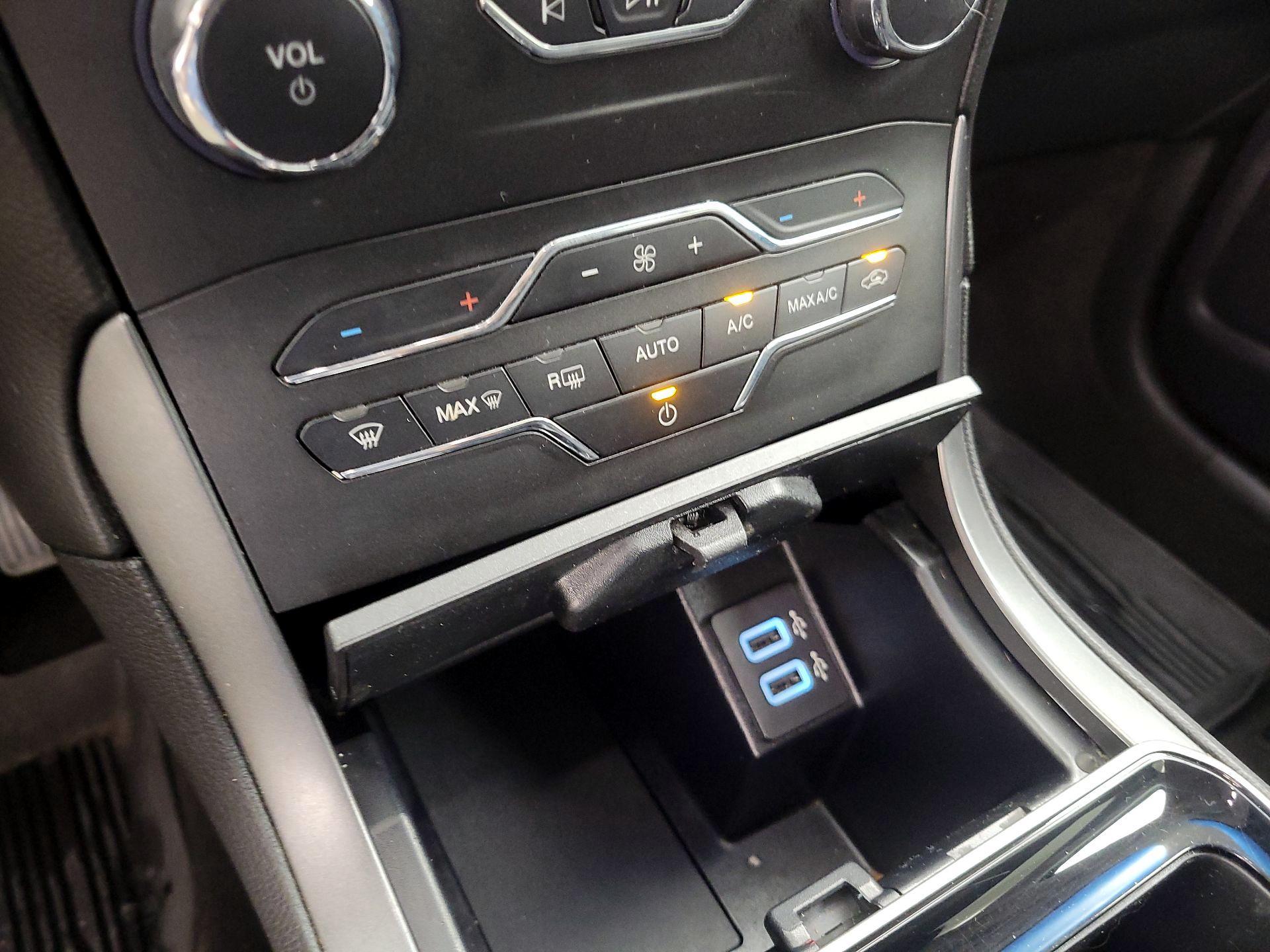 Thumbnail: 2020 Ford Edge - 14
