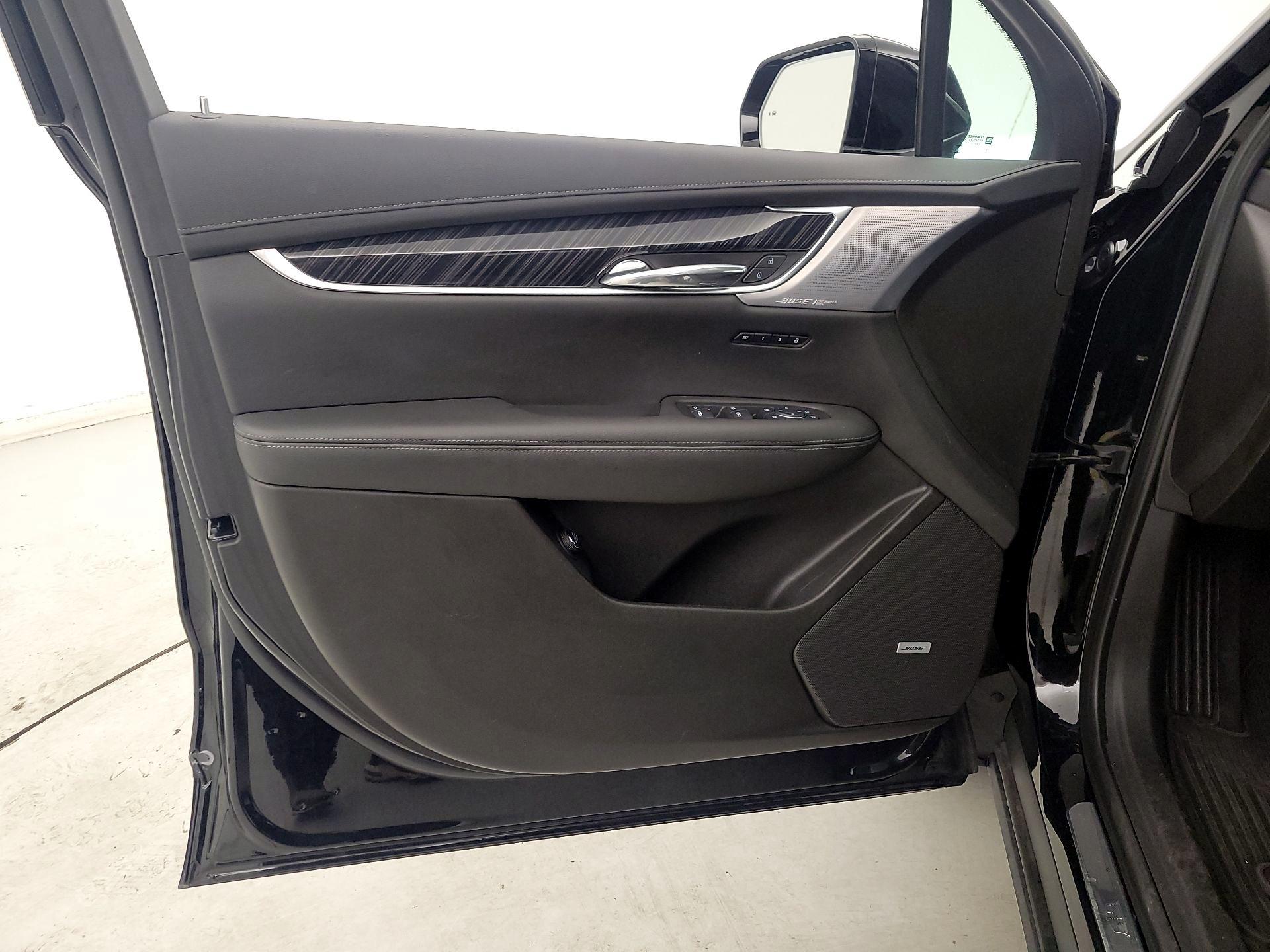 Thumbnail: 2023 Cadillac XT6 - 12
