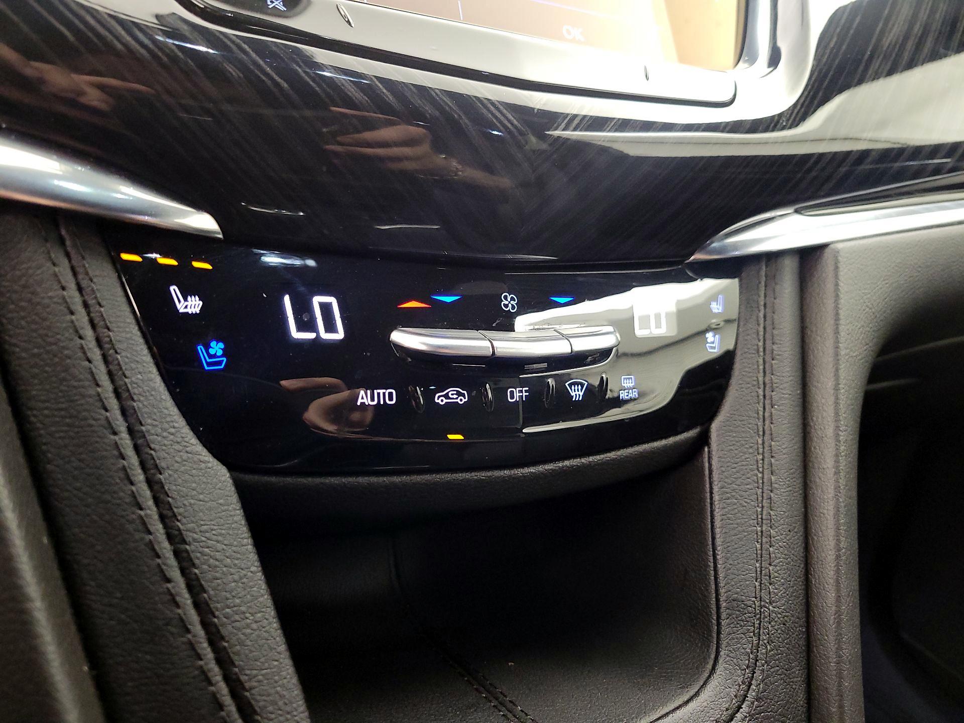 Thumbnail: 2023 Cadillac XT6 - 17