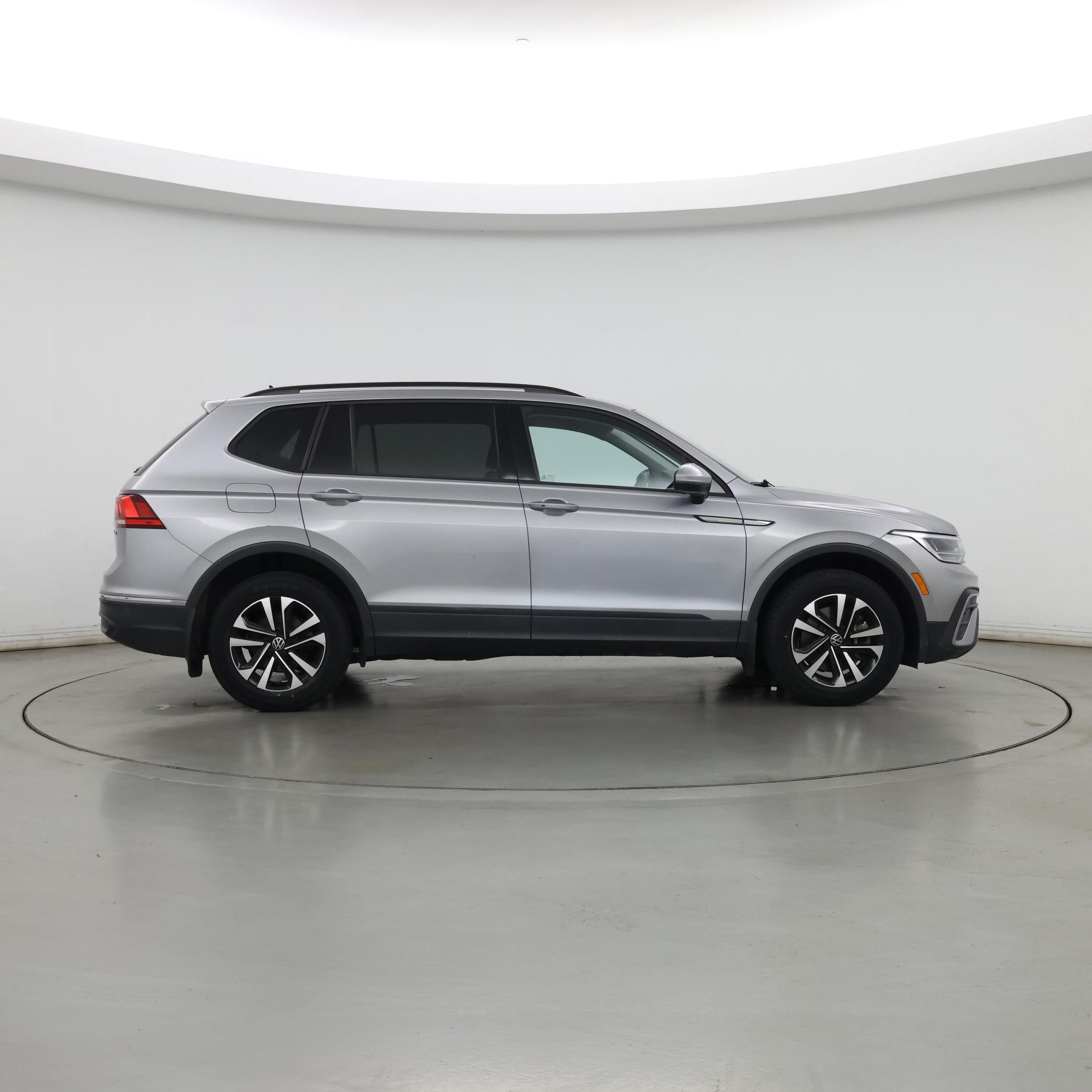 Thumbnail: 2022 Volkswagen Tiguan - 7