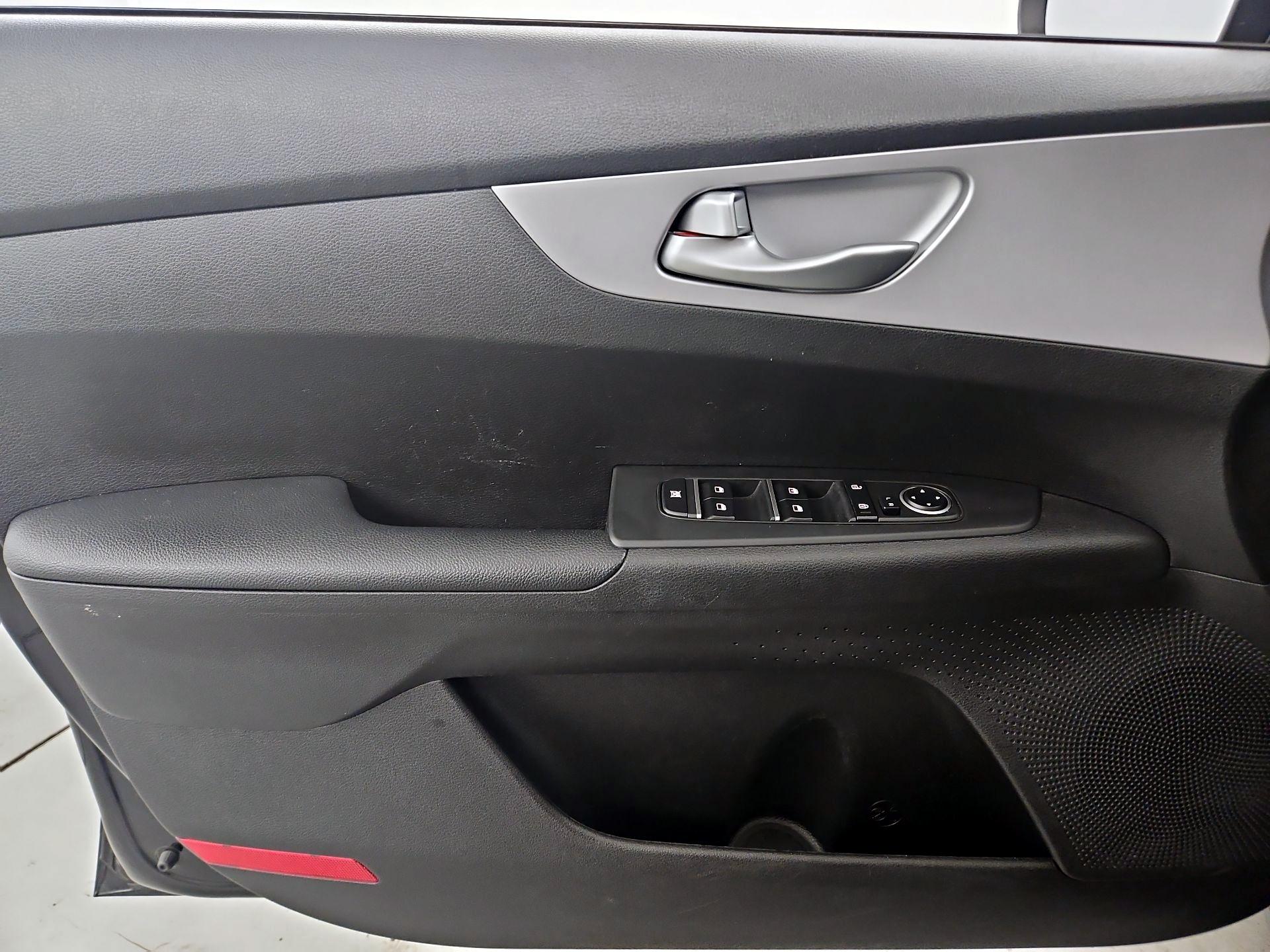 Thumbnail: 2023 Kia Forte - 12