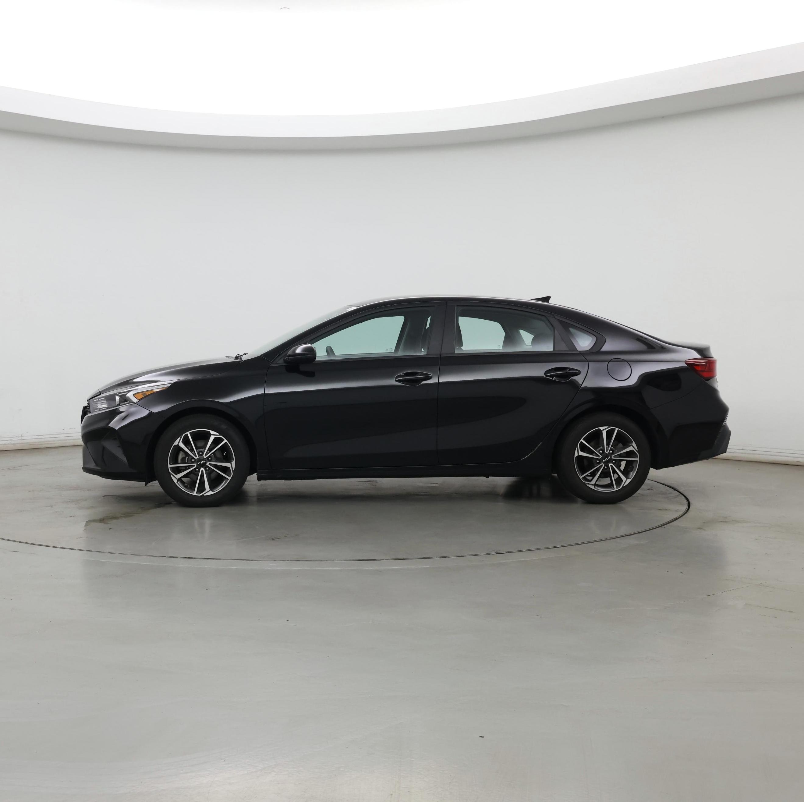 Thumbnail: 2023 Kia Forte - 3