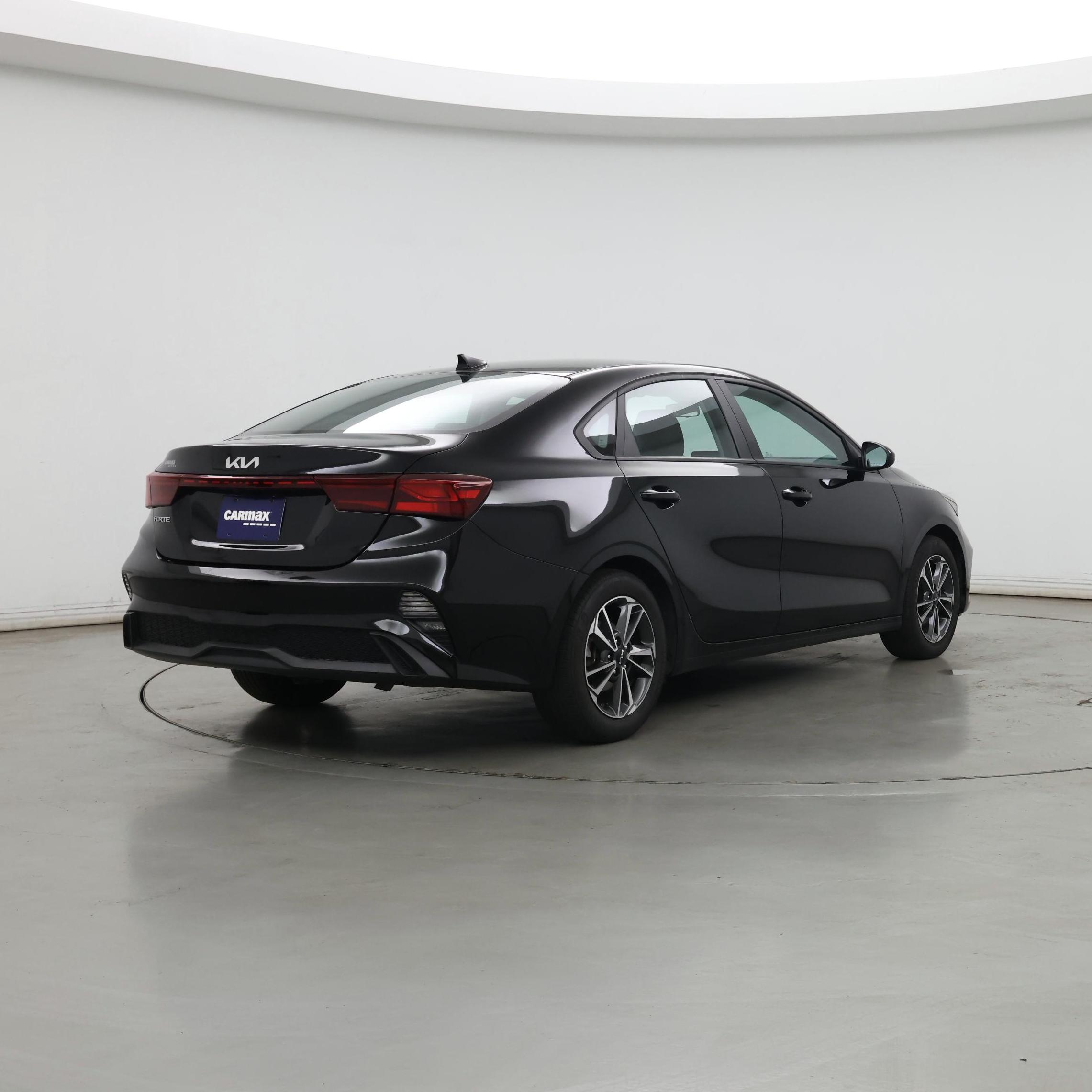 Thumbnail: 2023 Kia Forte - 8