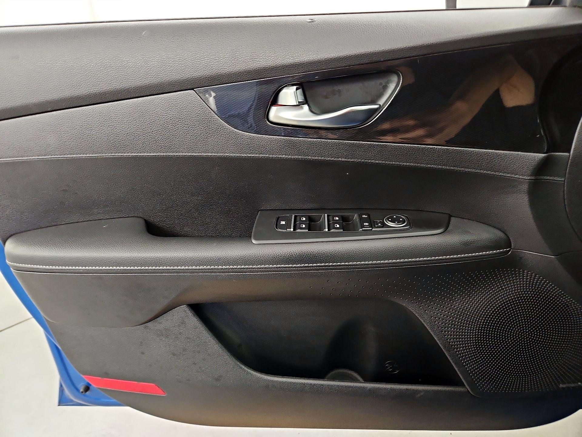 Thumbnail: 2022 Kia Forte - 12
