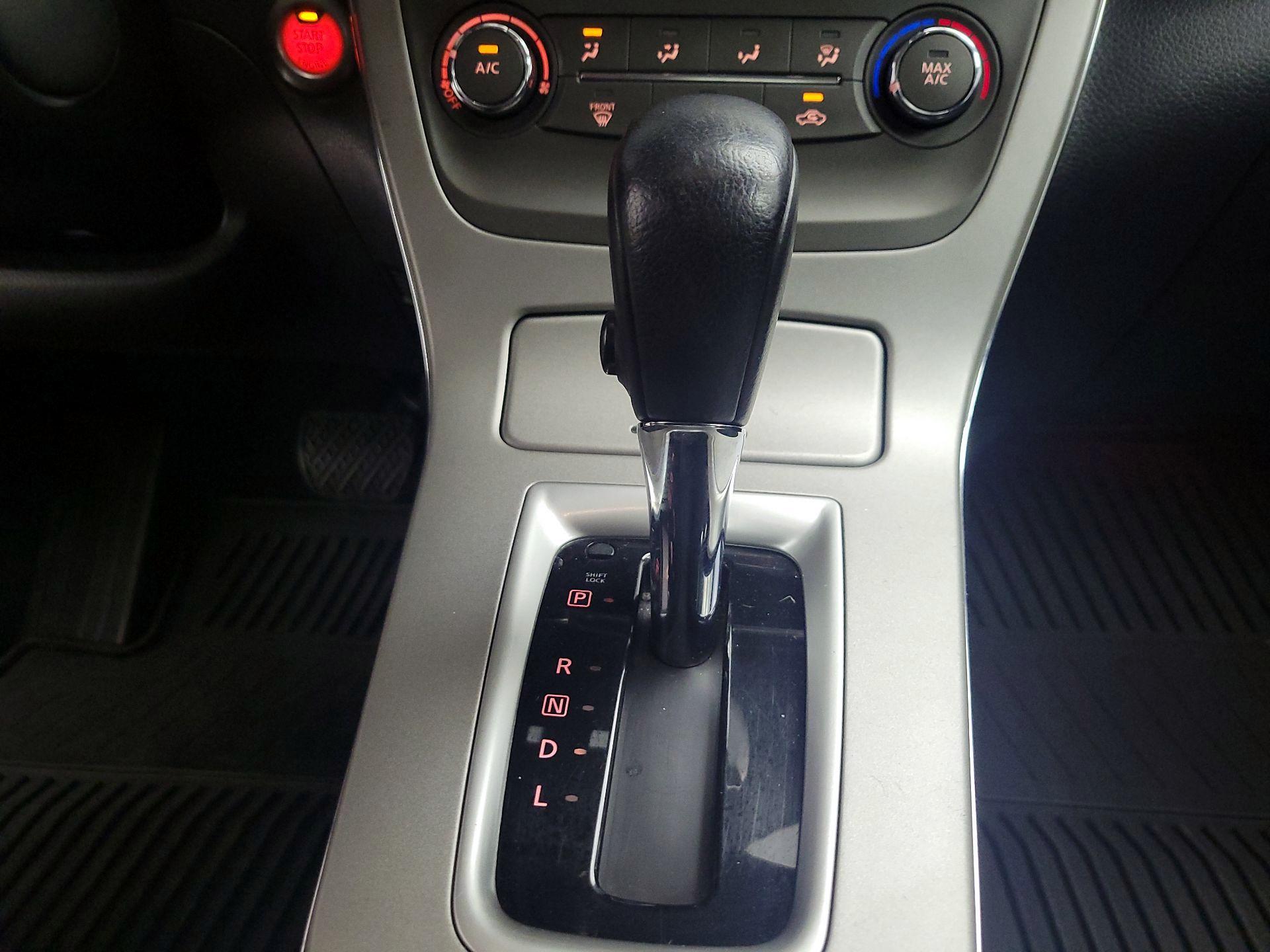 Thumbnail: 2013 Nissan Sentra - 16