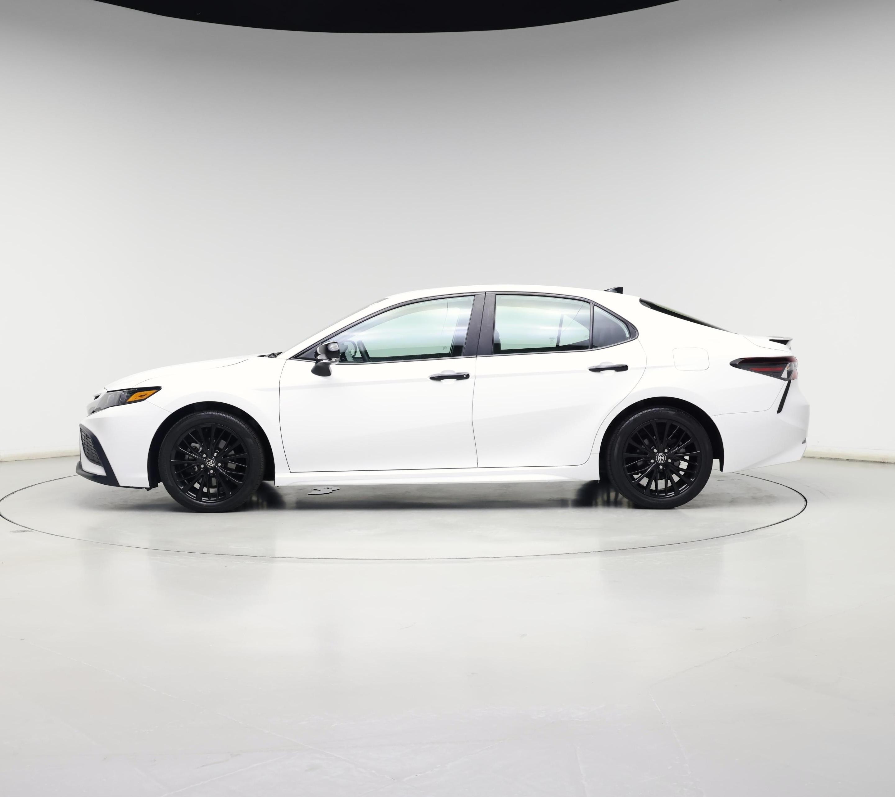 Thumbnail: 2022 Toyota Camry - 3