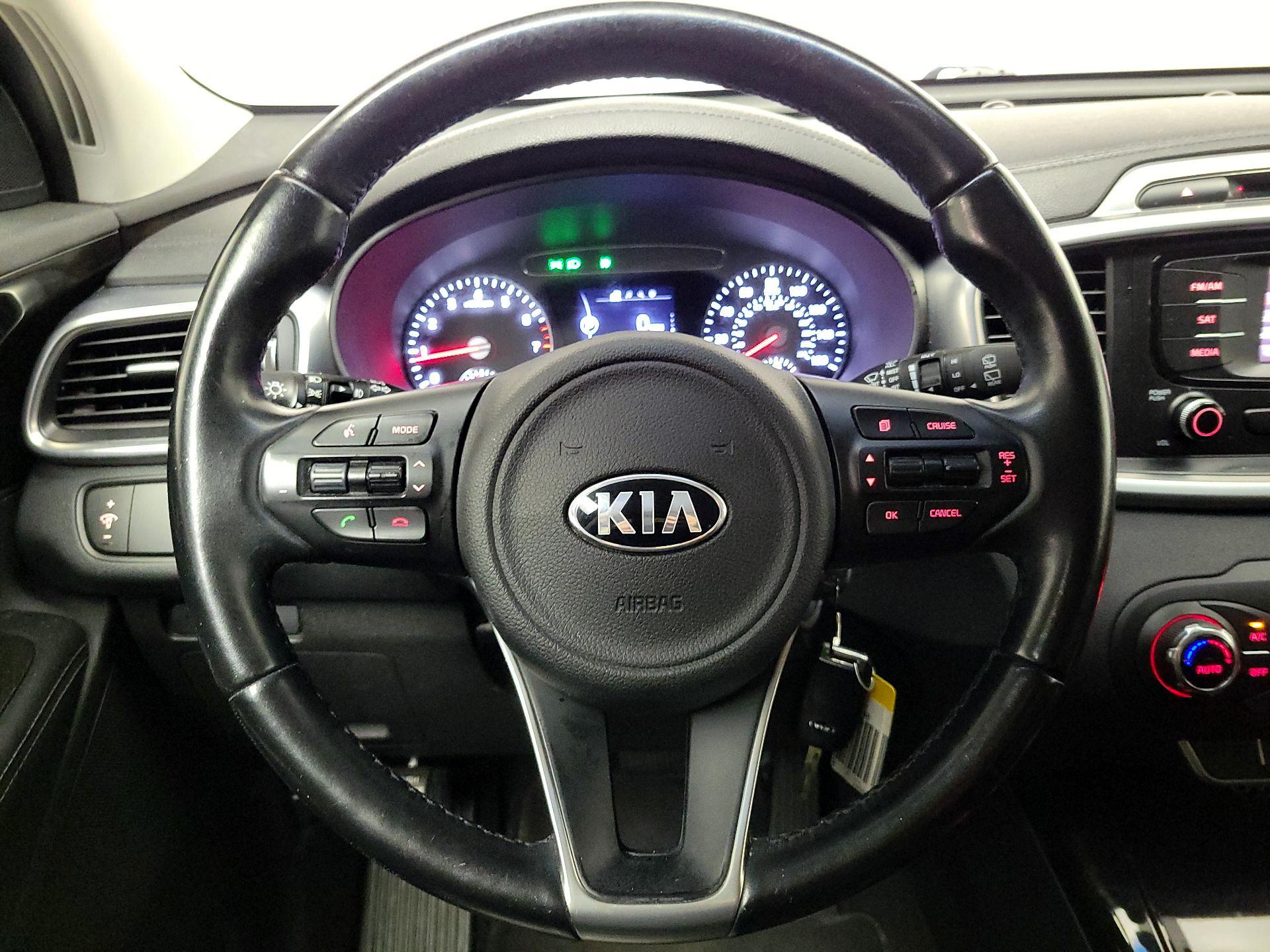 Thumbnail: 2016 Kia Sorento - 10